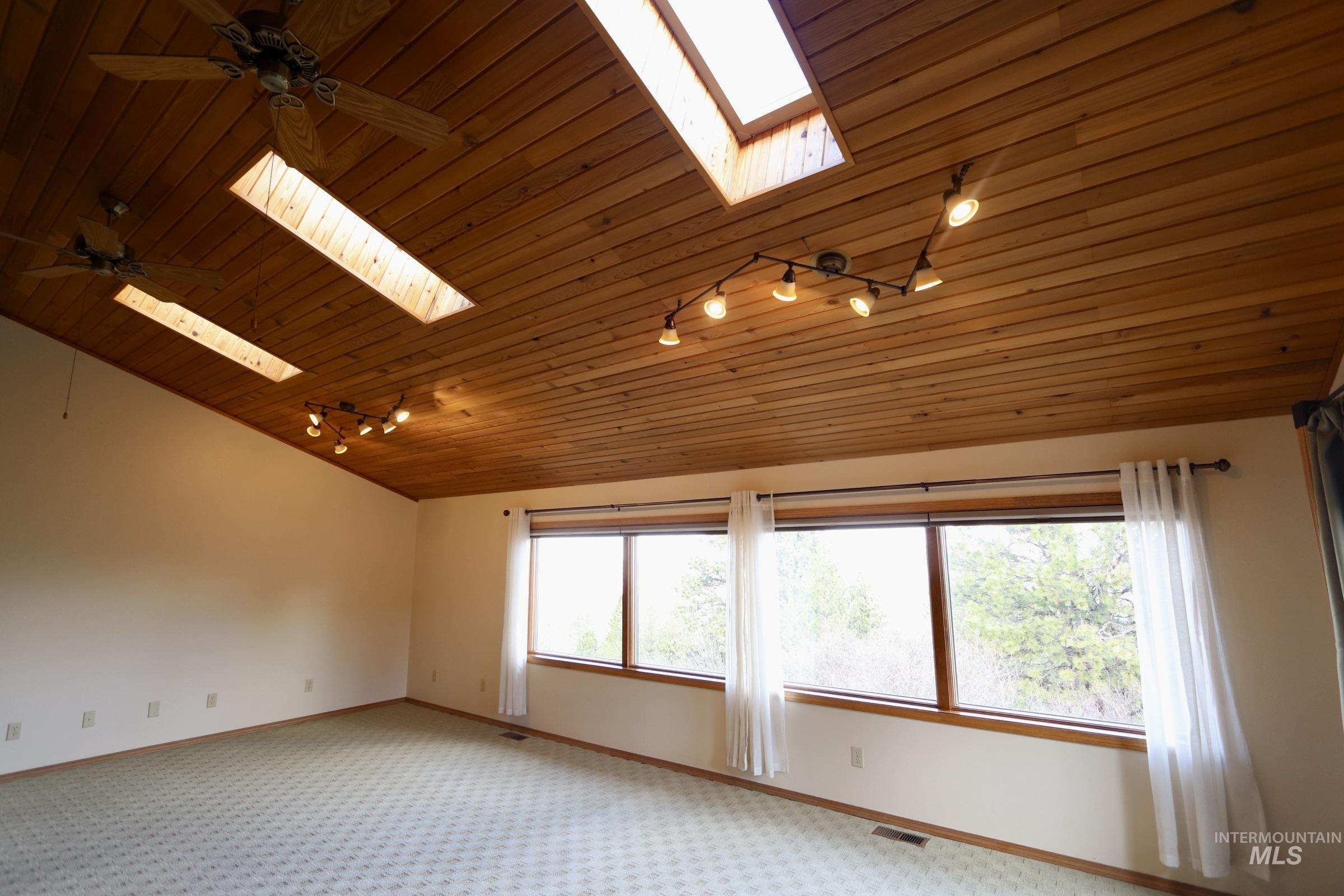 1096 Eid Rd Property Photo 8