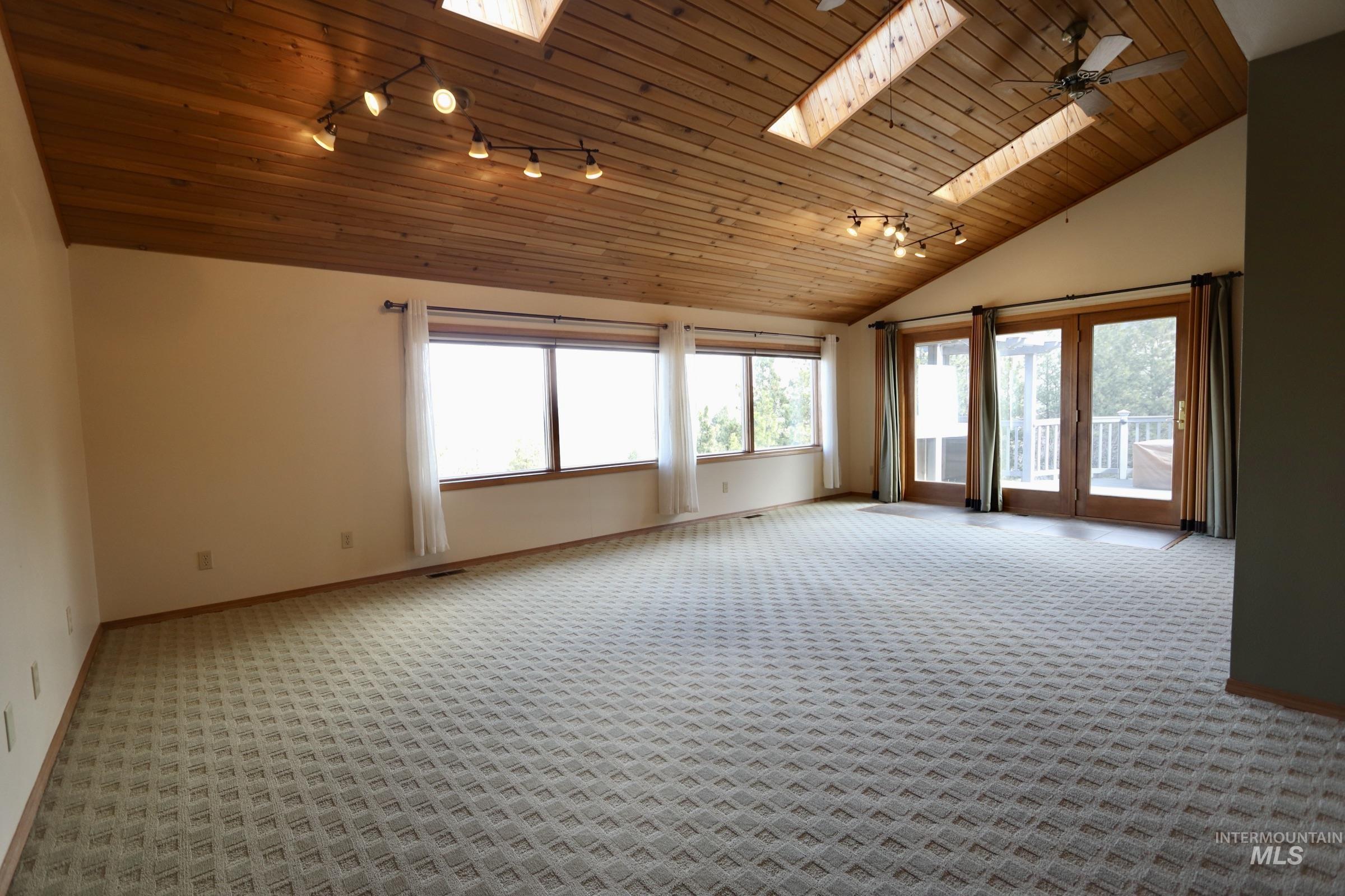 1096 Eid Rd Property Photo 9