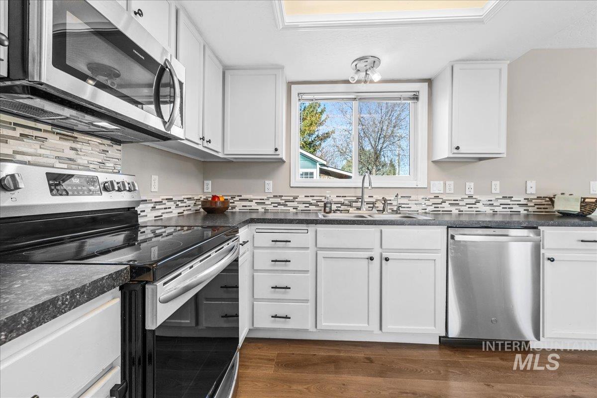 1855 N Sparrow Hawk Ave Property Photo 11
