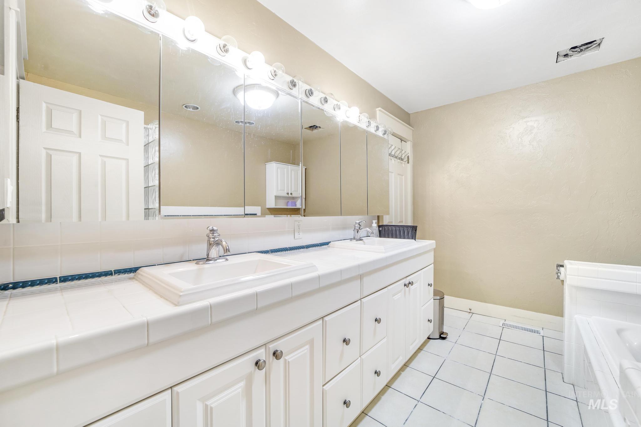 3050 S 1950 E Property Photo 45