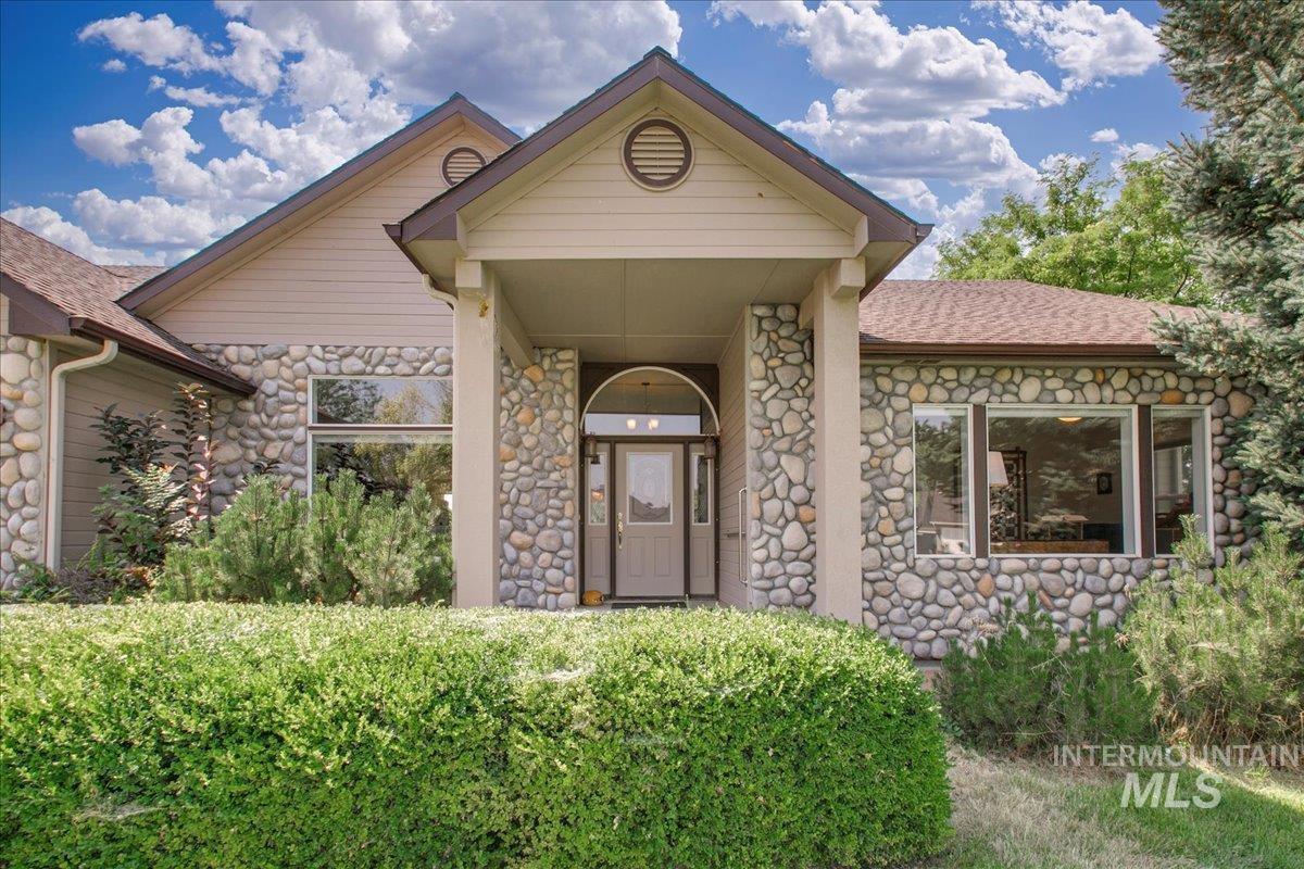 707 E Fujii Drive Property Photo 4