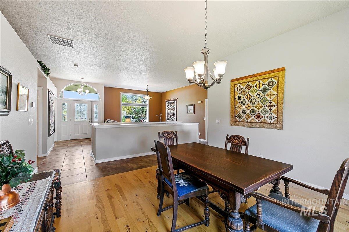 707 E Fujii Drive Property Photo 9
