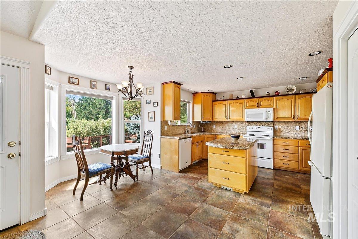 707 E Fujii Drive Property Photo 12