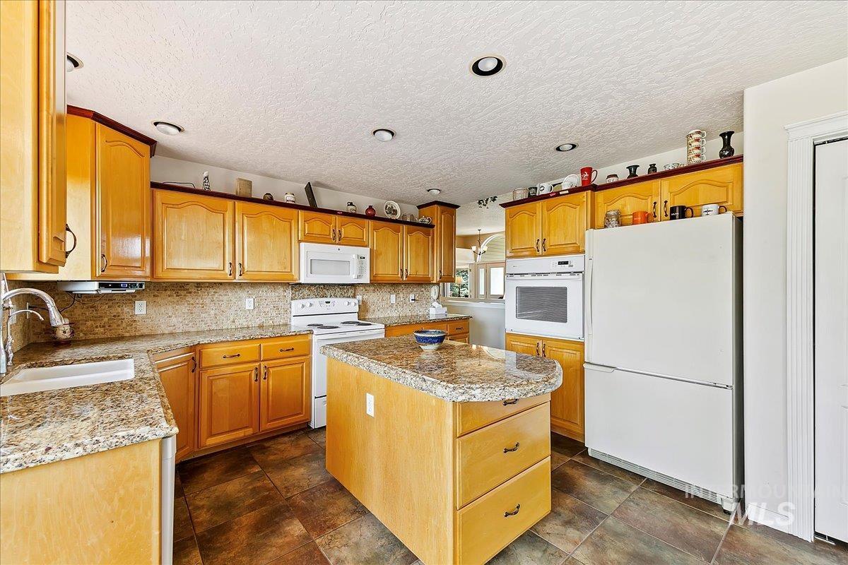 707 E Fujii Drive Property Photo 13
