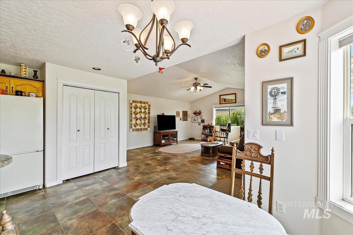 707 E Fujii Drive Property Photo 14