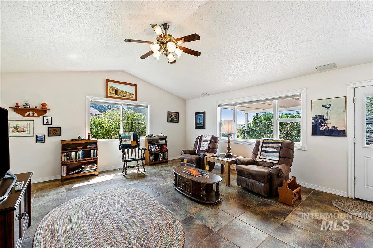 707 E Fujii Drive Property Photo 15