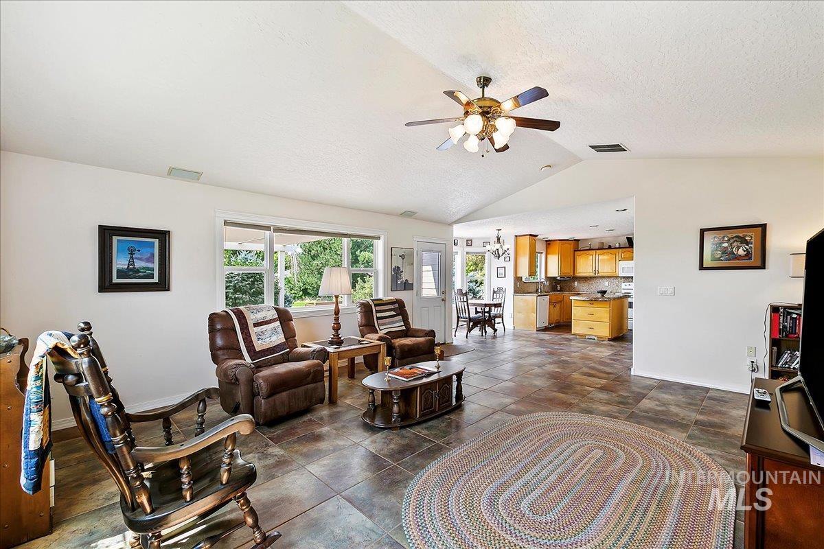 707 E Fujii Drive Property Photo 16