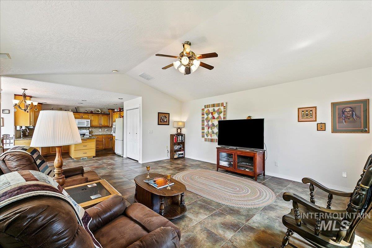 707 E Fujii Drive Property Photo 17
