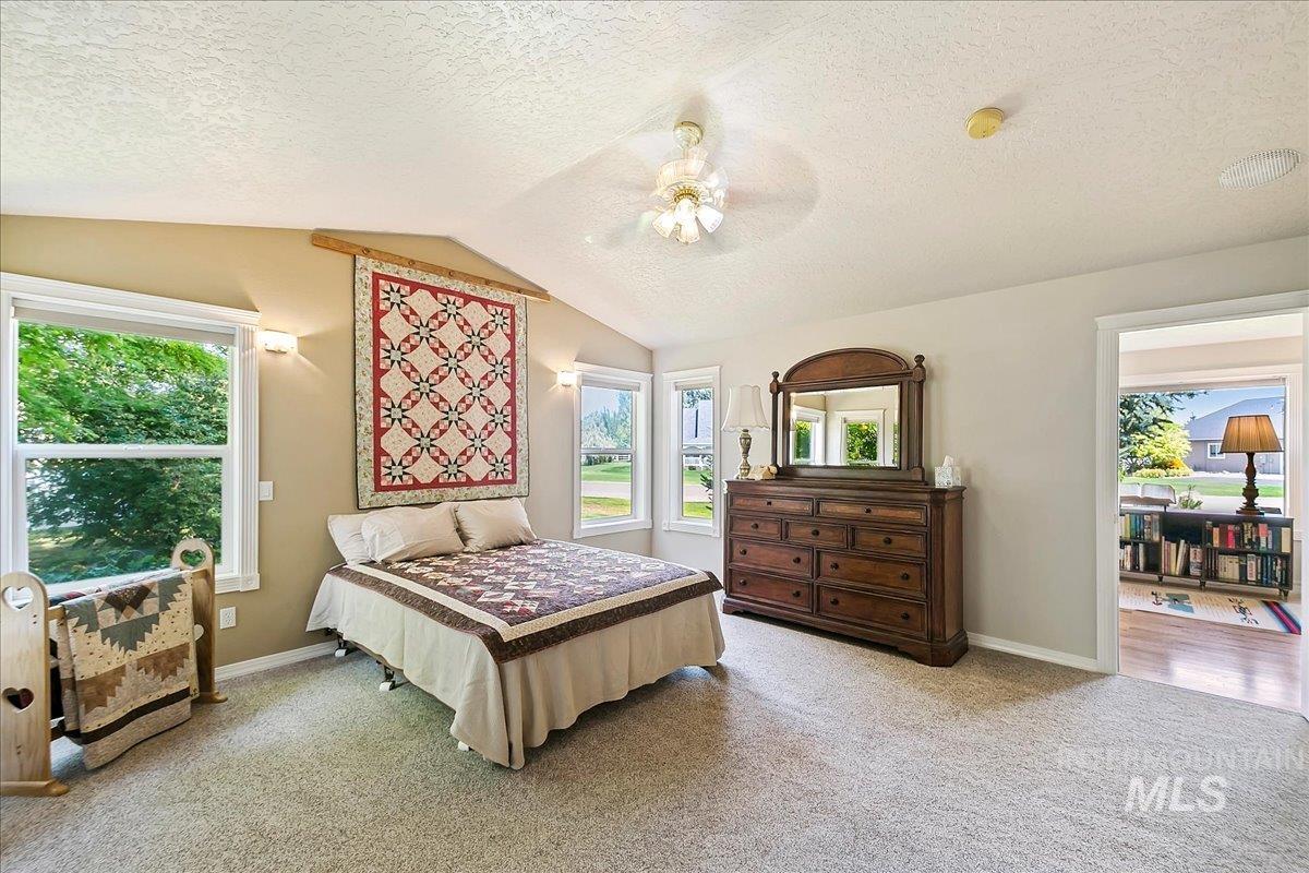 707 E Fujii Drive Property Photo 19