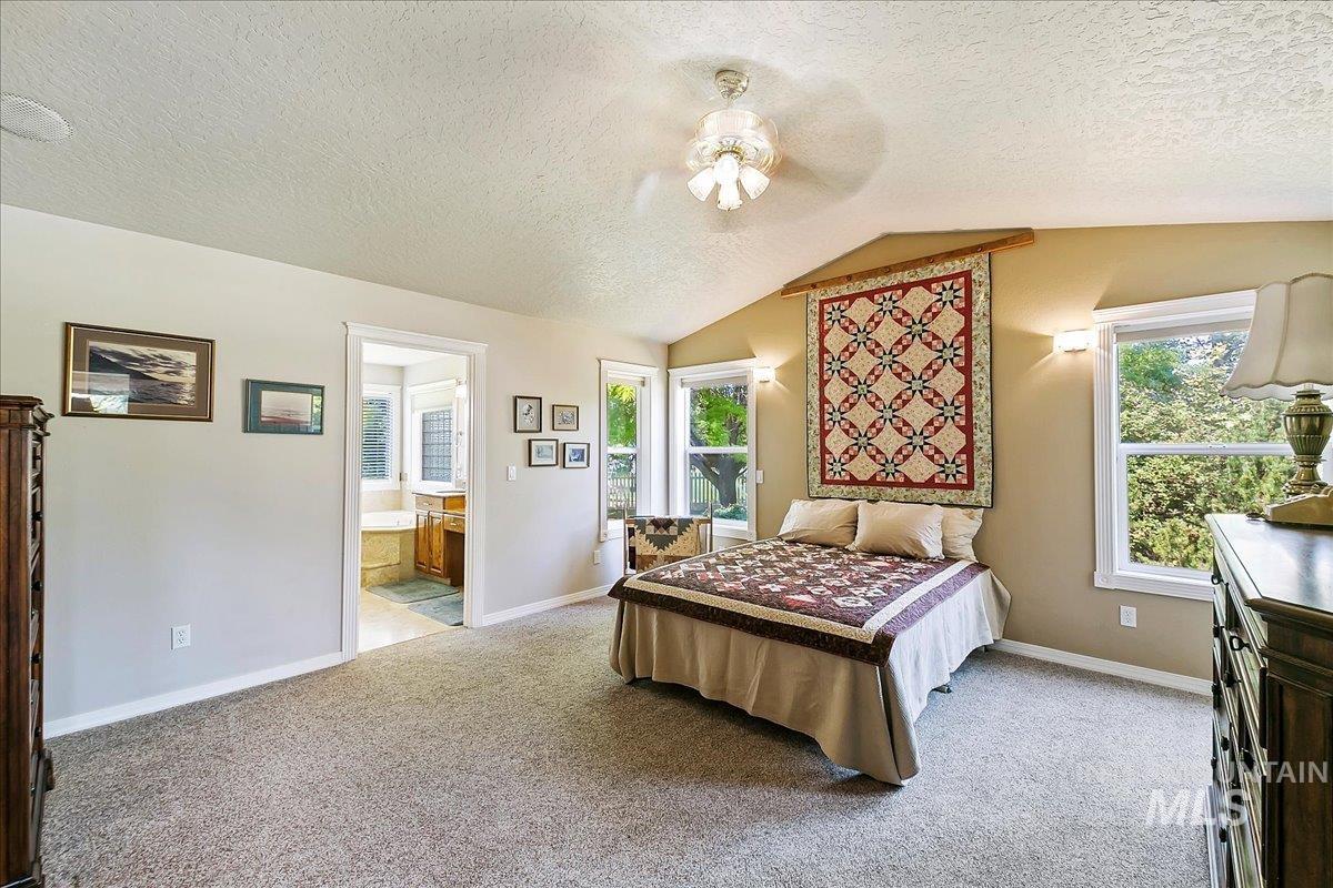 707 E Fujii Drive Property Photo 20