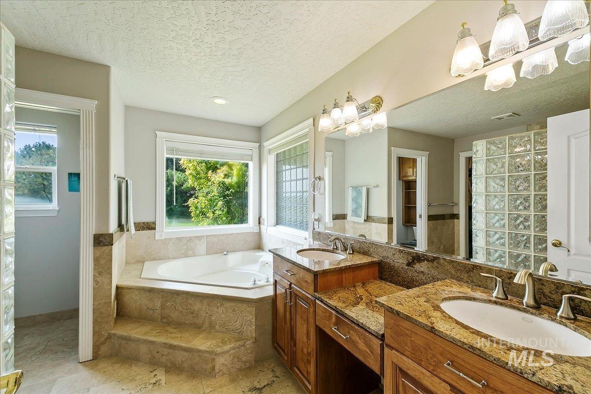 707 E Fujii Drive Property Photo 21