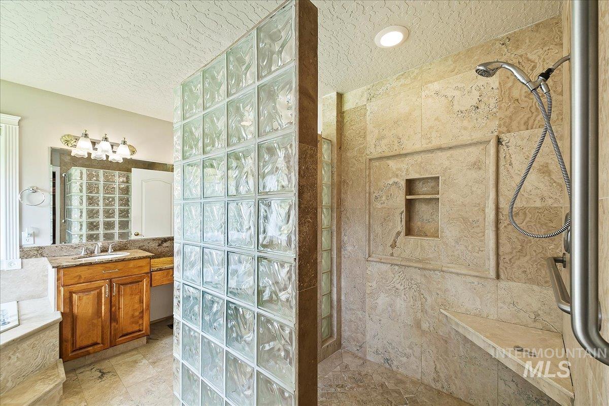707 E Fujii Drive Property Photo 22