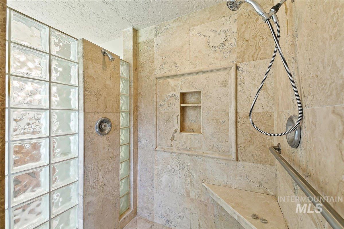 707 E Fujii Drive Property Photo 23