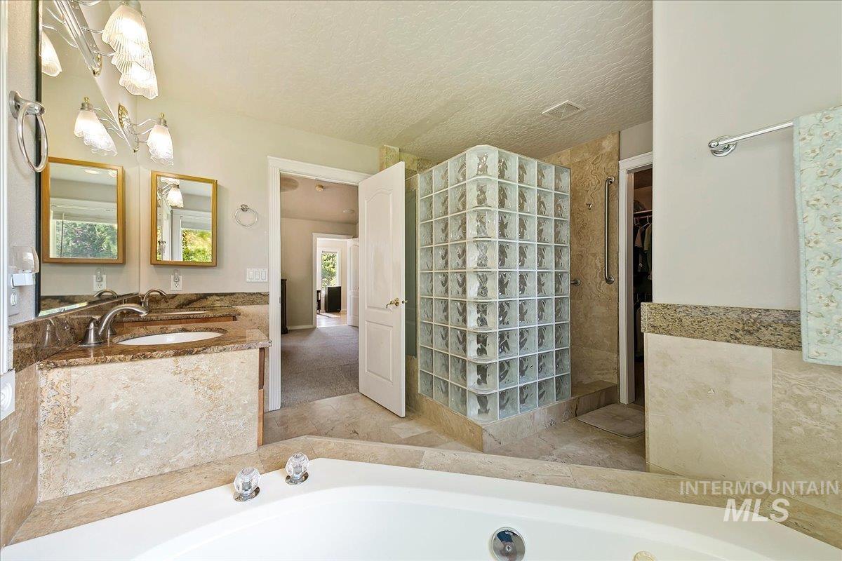 707 E Fujii Drive Property Photo 24