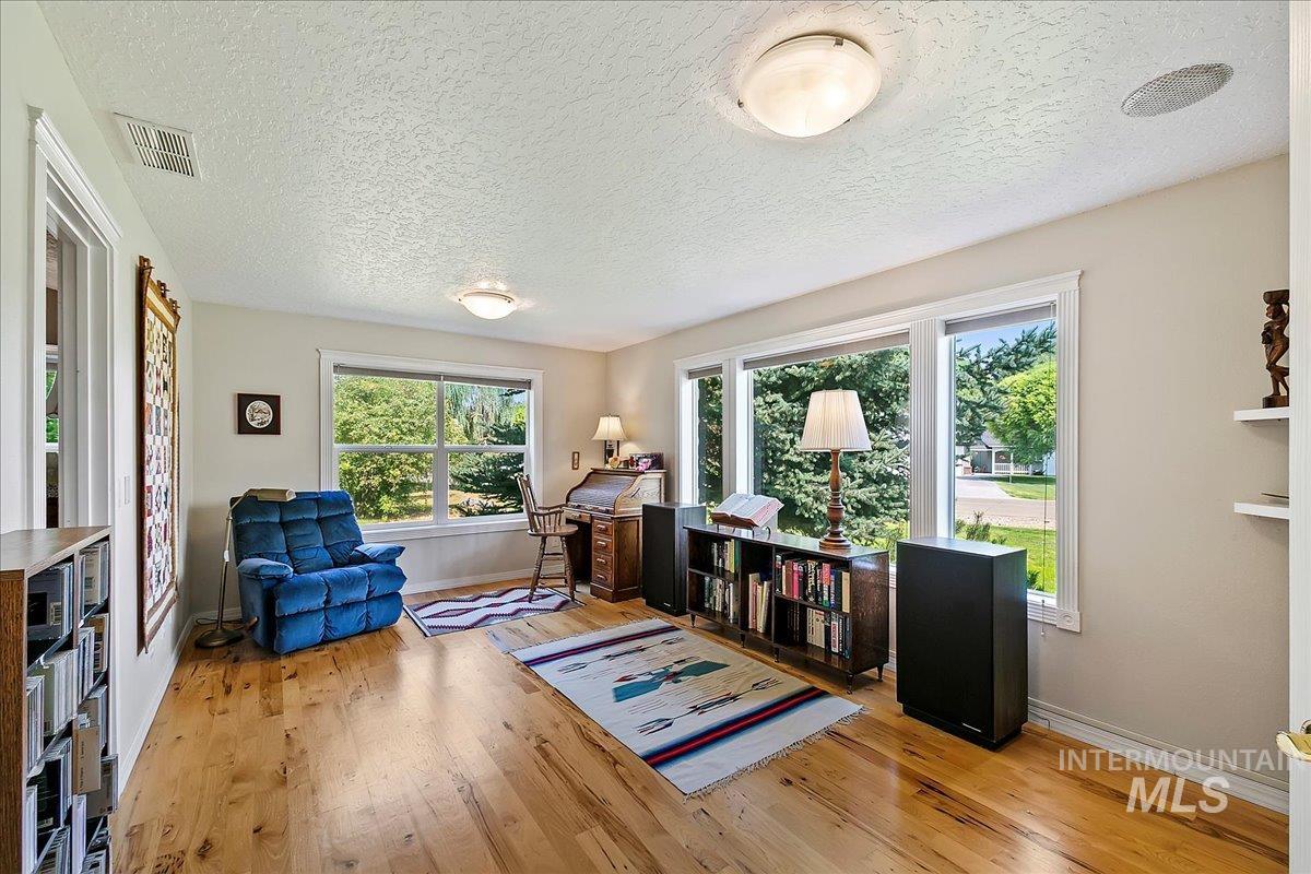 707 E Fujii Drive Property Photo 25