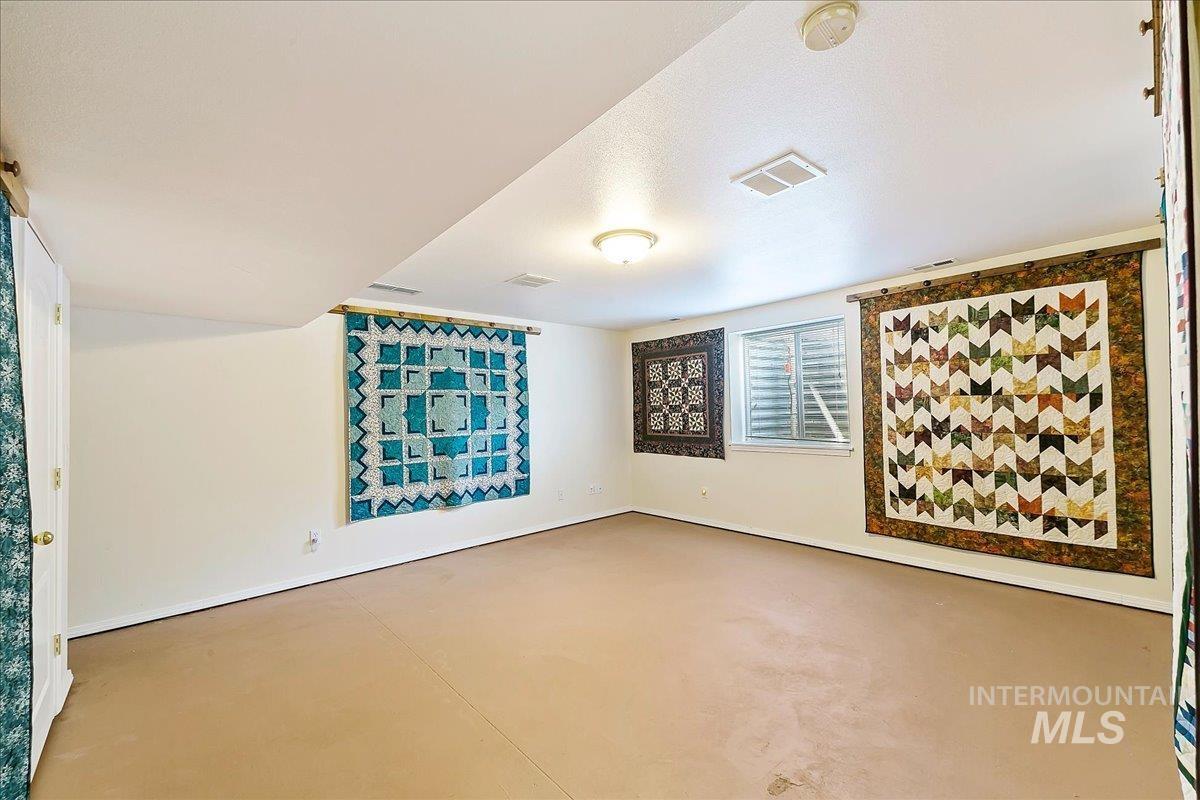 707 E Fujii Drive Property Photo 28