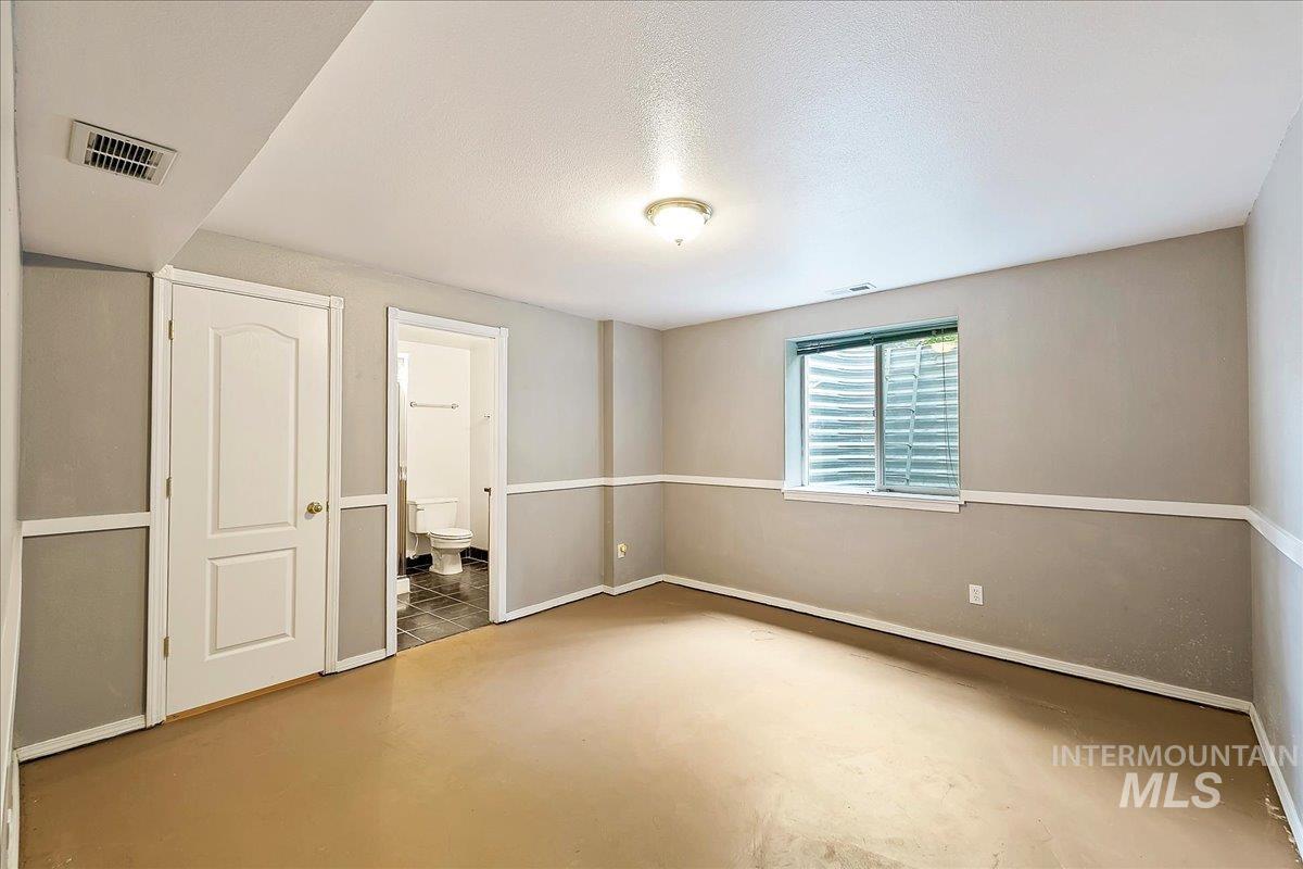 707 E Fujii Drive Property Photo 30