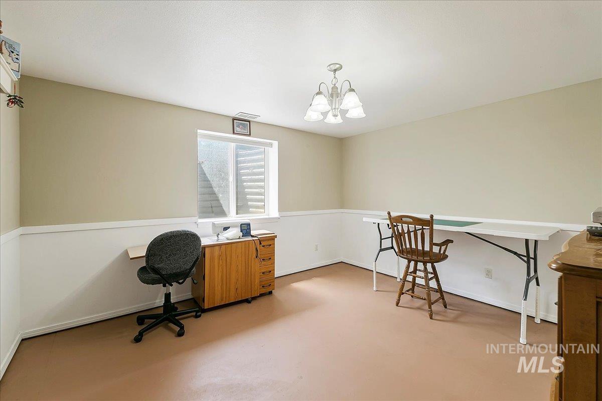707 E Fujii Drive Property Photo 33