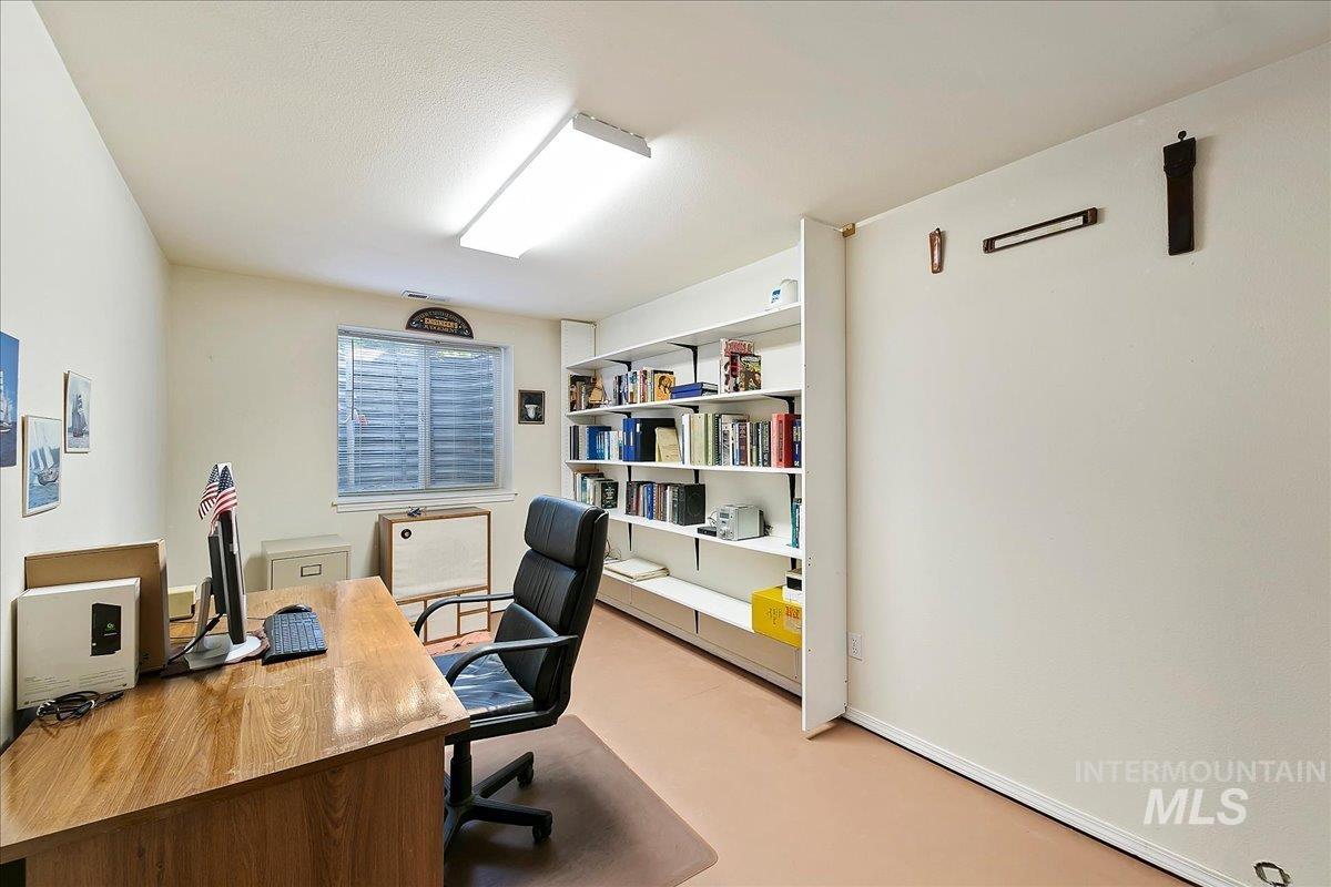 707 E Fujii Drive Property Photo 35