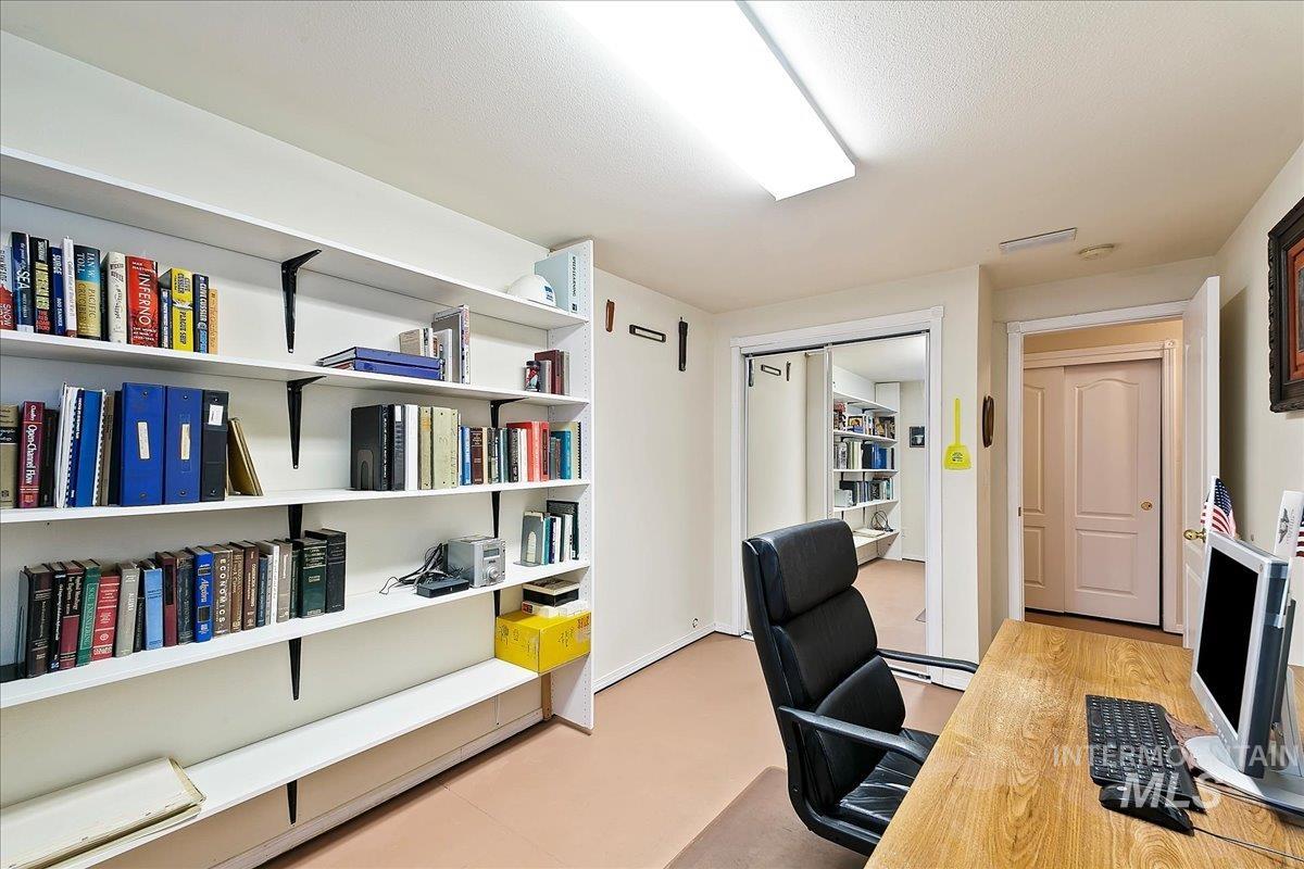 707 E Fujii Drive Property Photo 36