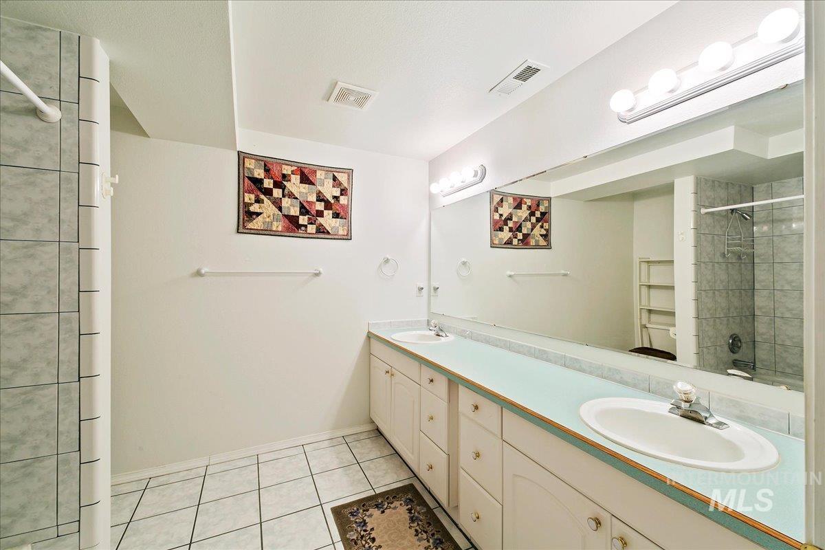 707 E Fujii Drive Property Photo 37