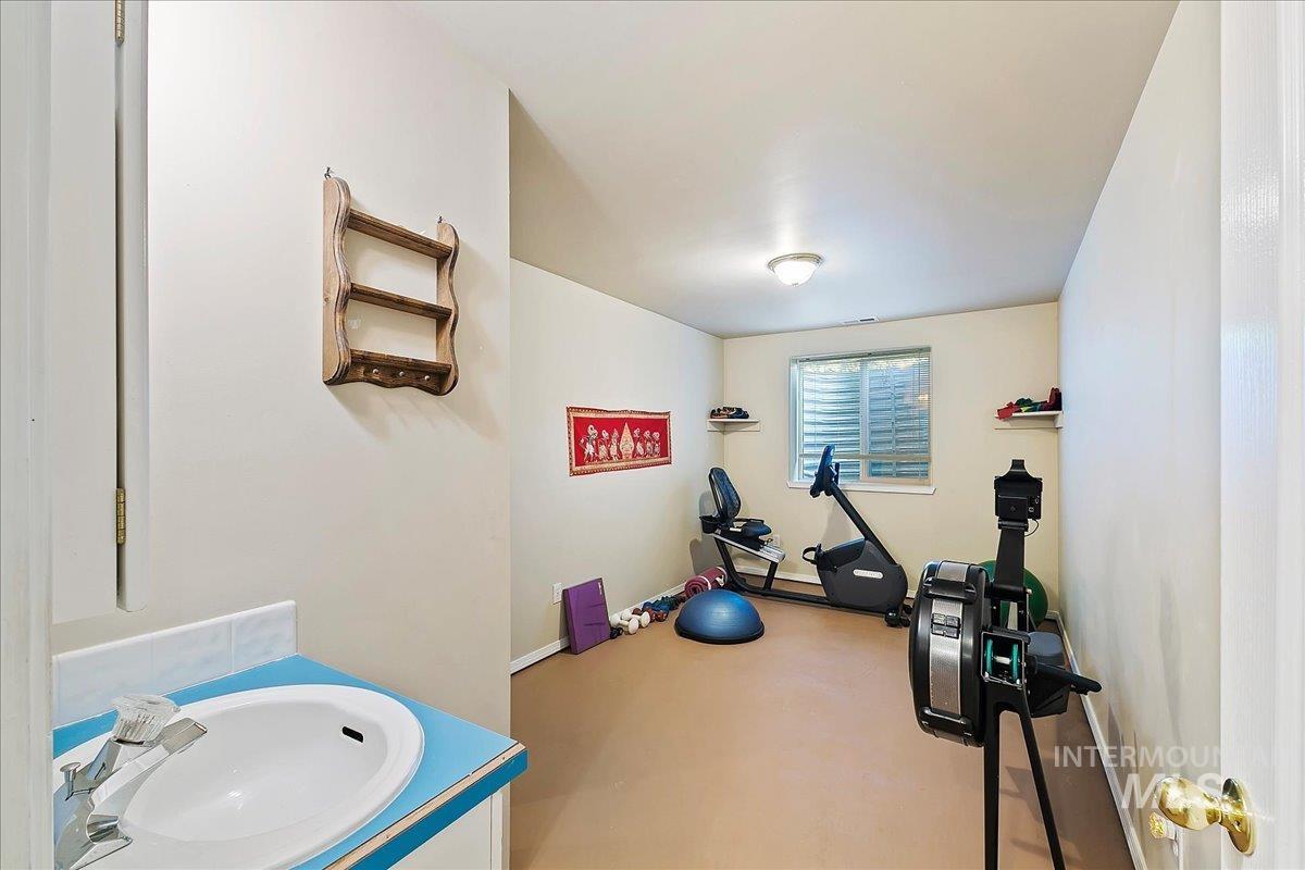 707 E Fujii Drive Property Photo 38