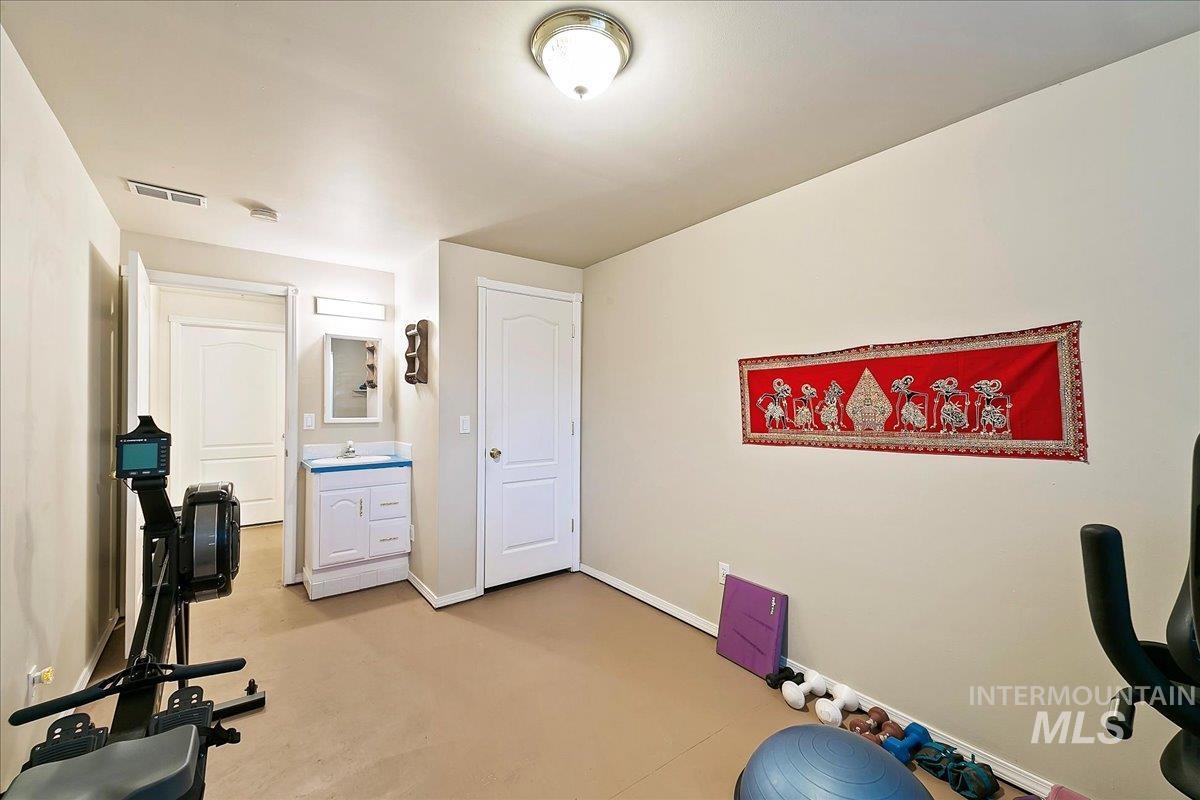 707 E Fujii Drive Property Photo 39