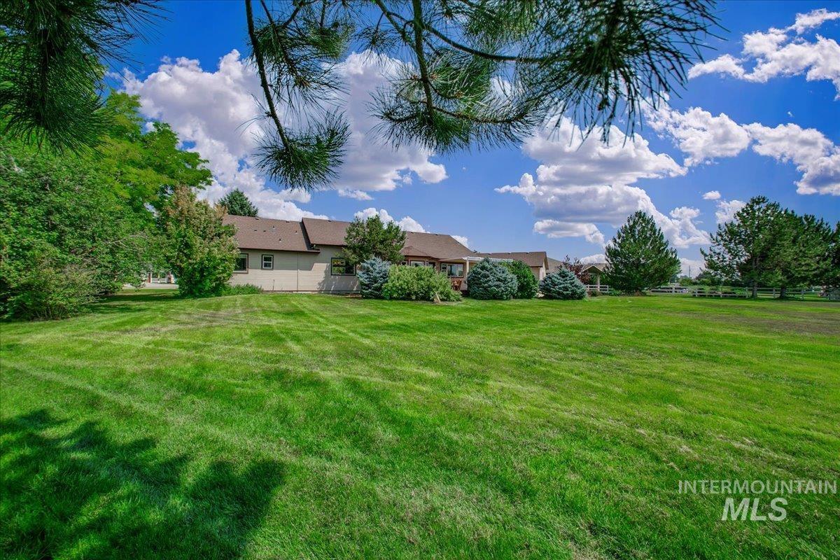 707 E Fujii Drive Property Photo 44