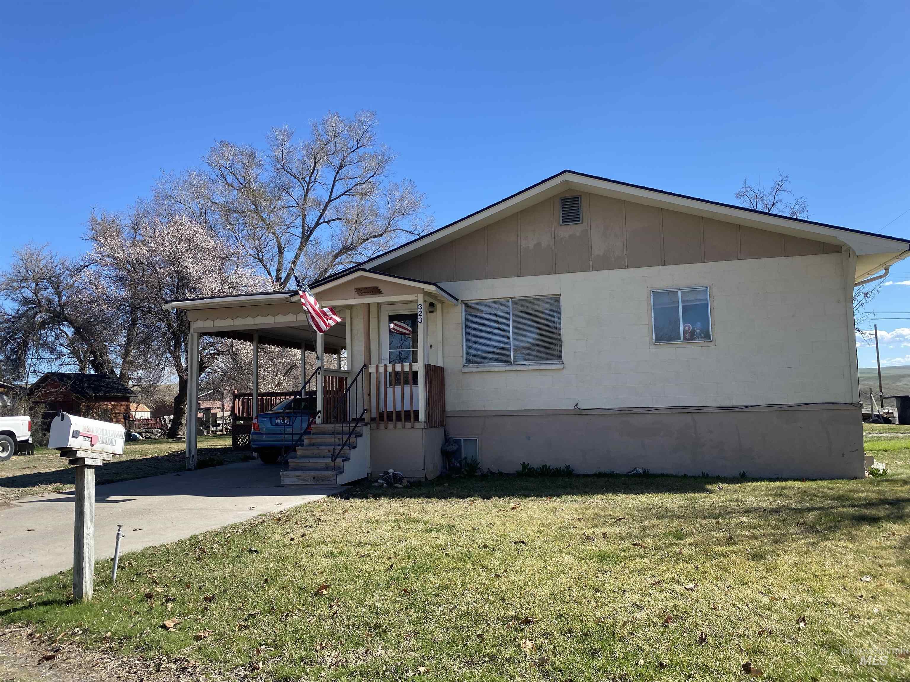 323 E Garfield Ave Property Photo