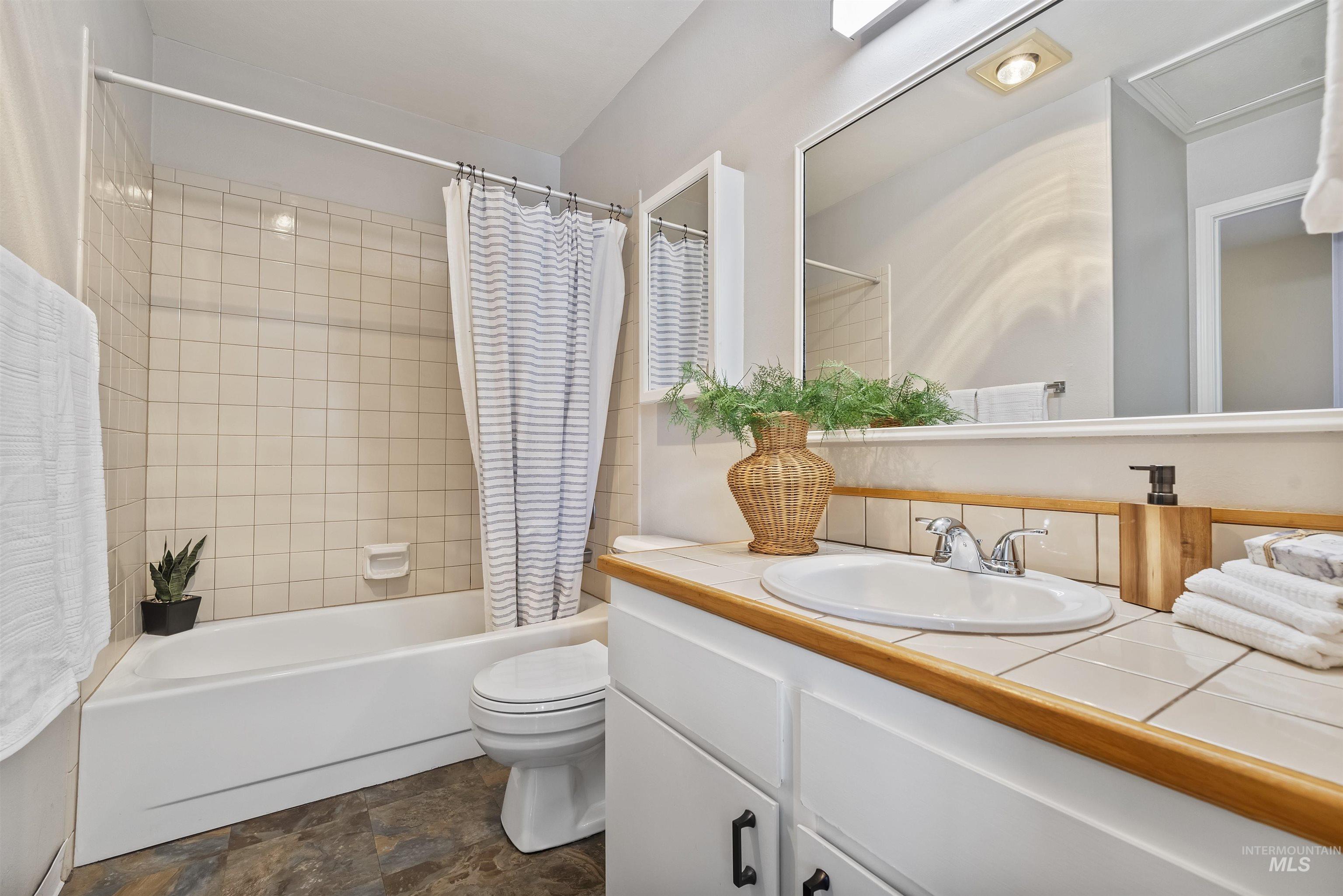 3063 S Cantrell Ln Property Photo 12