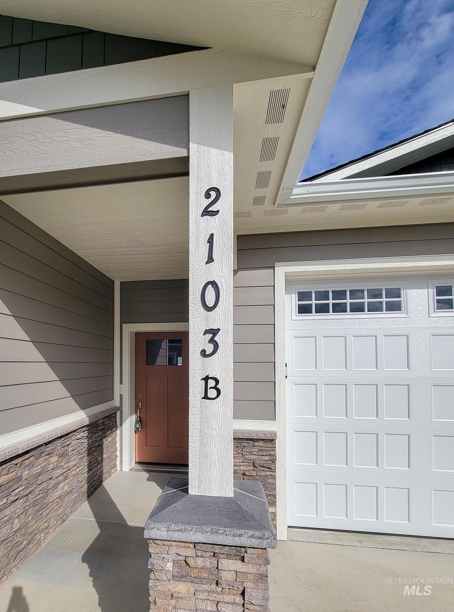 2103 Alder Property Photo 2