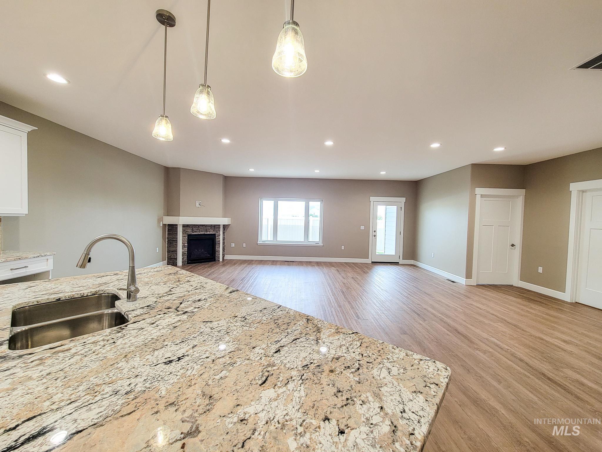 2103 Alder Property Photo 5