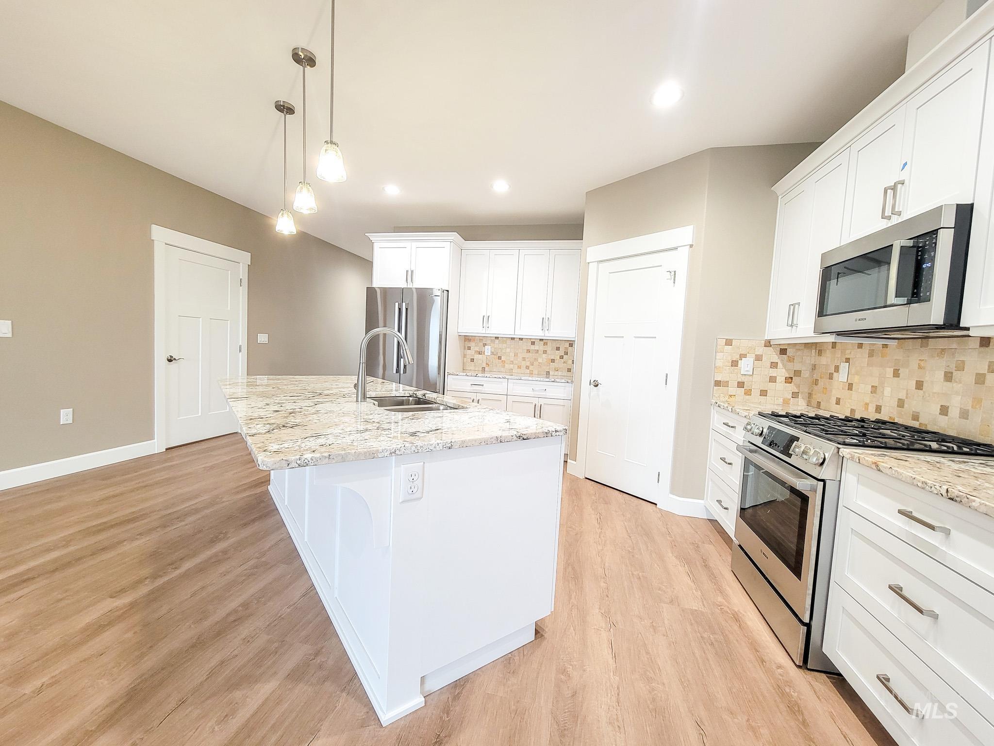 2103 Alder Property Photo 8