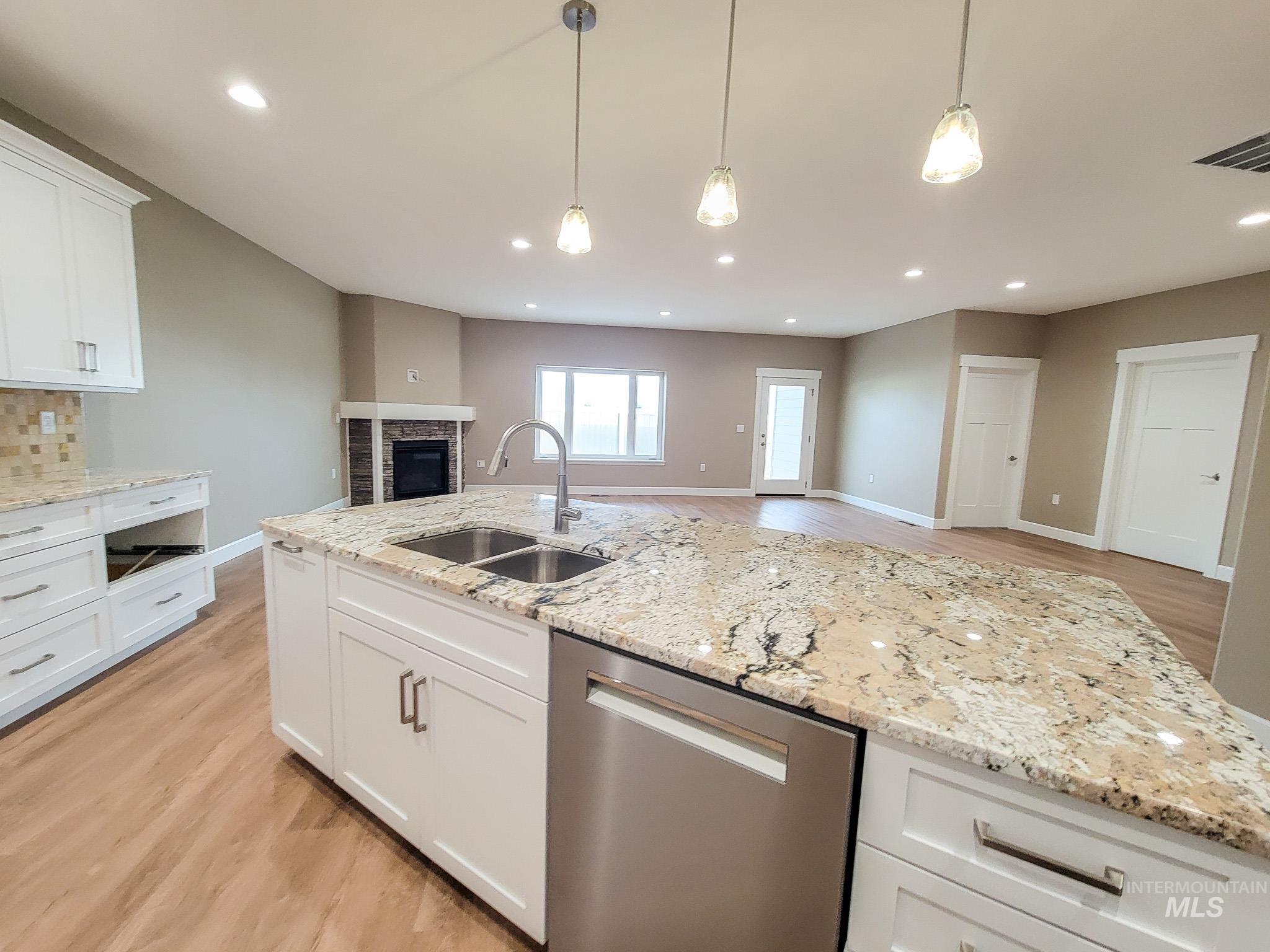 2103 Alder Property Photo 9