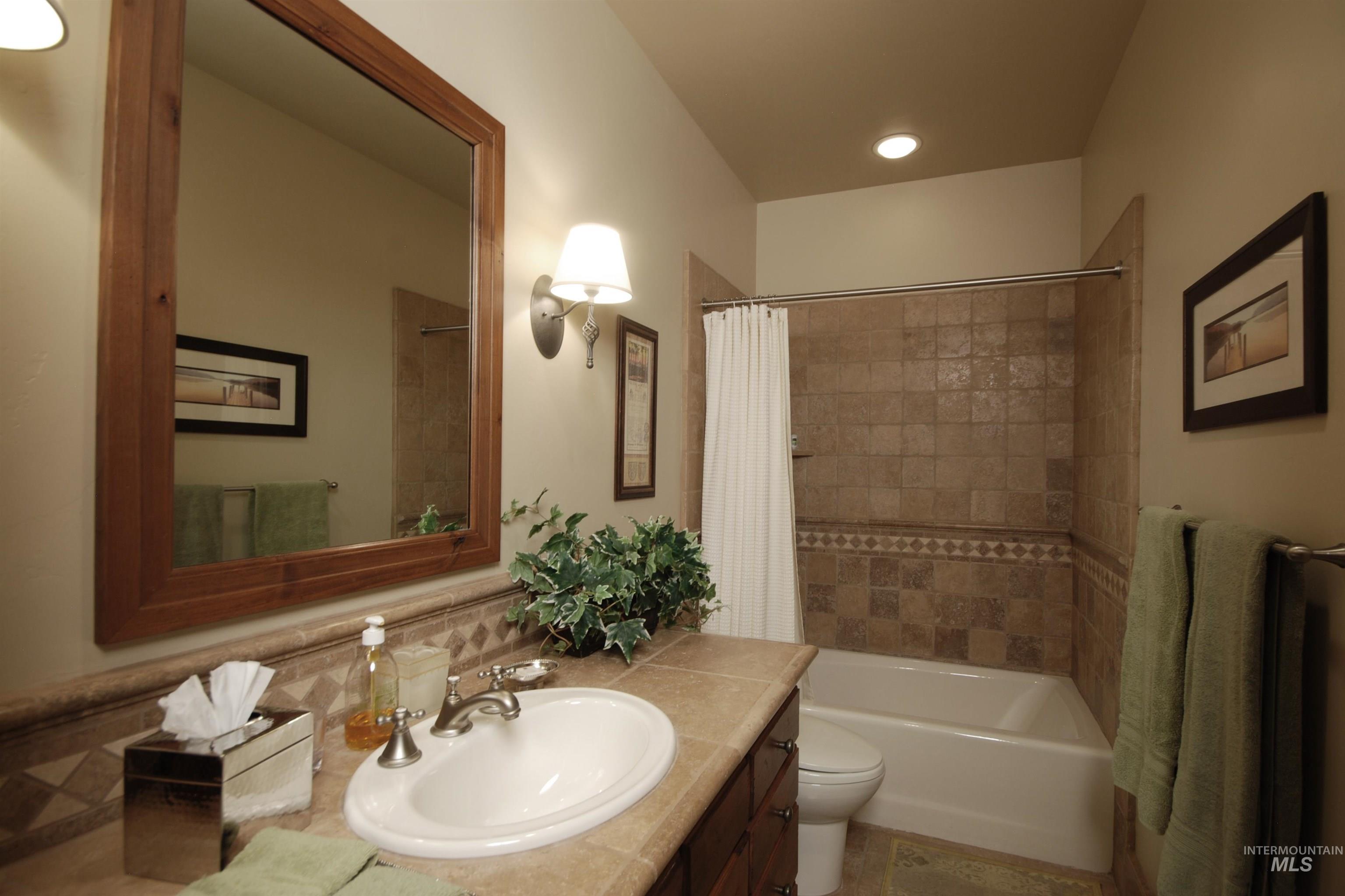 221 Picabo Street Property Photo 13