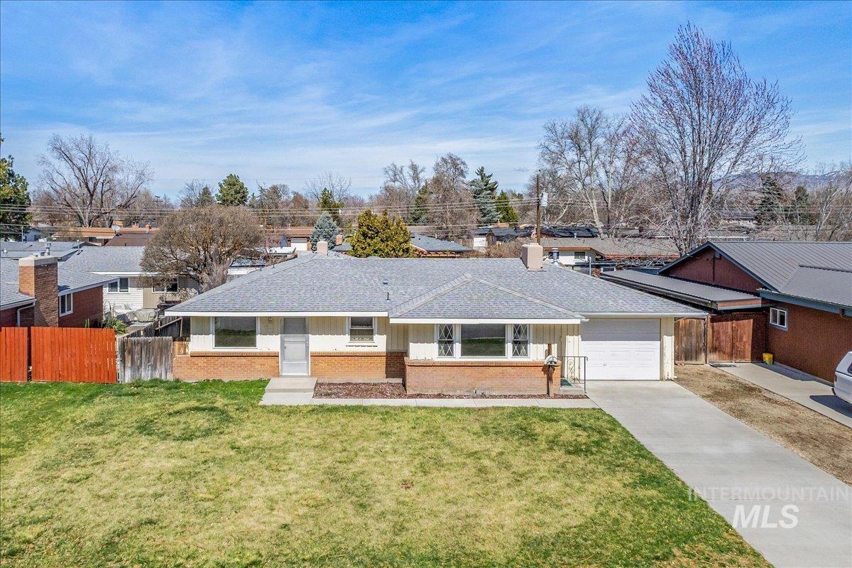6808 W Folk Dr Property Photo 2