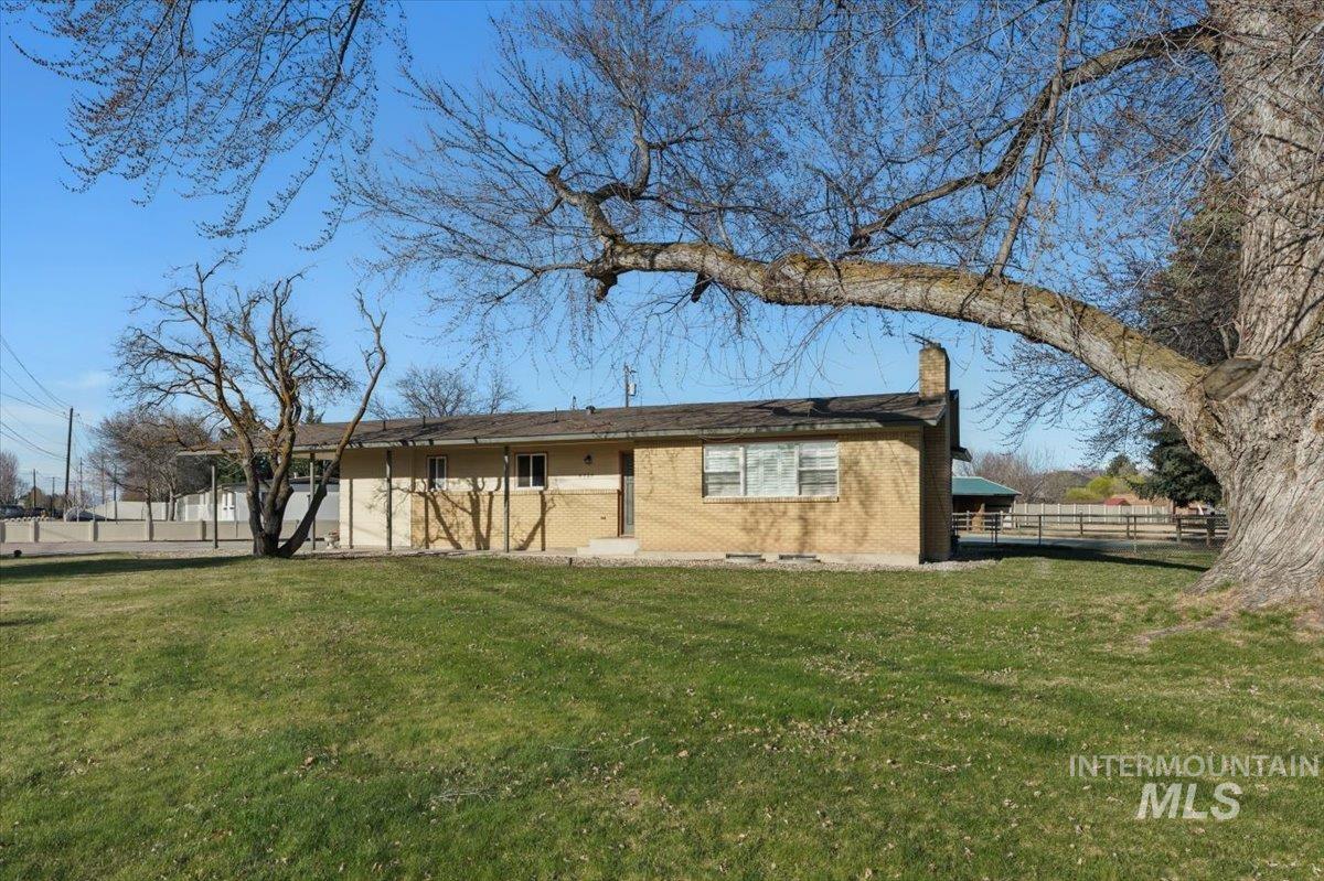 4320 N Locust Grove Property Photo