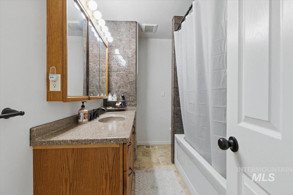 4320 N Locust Grove Property Photo 13