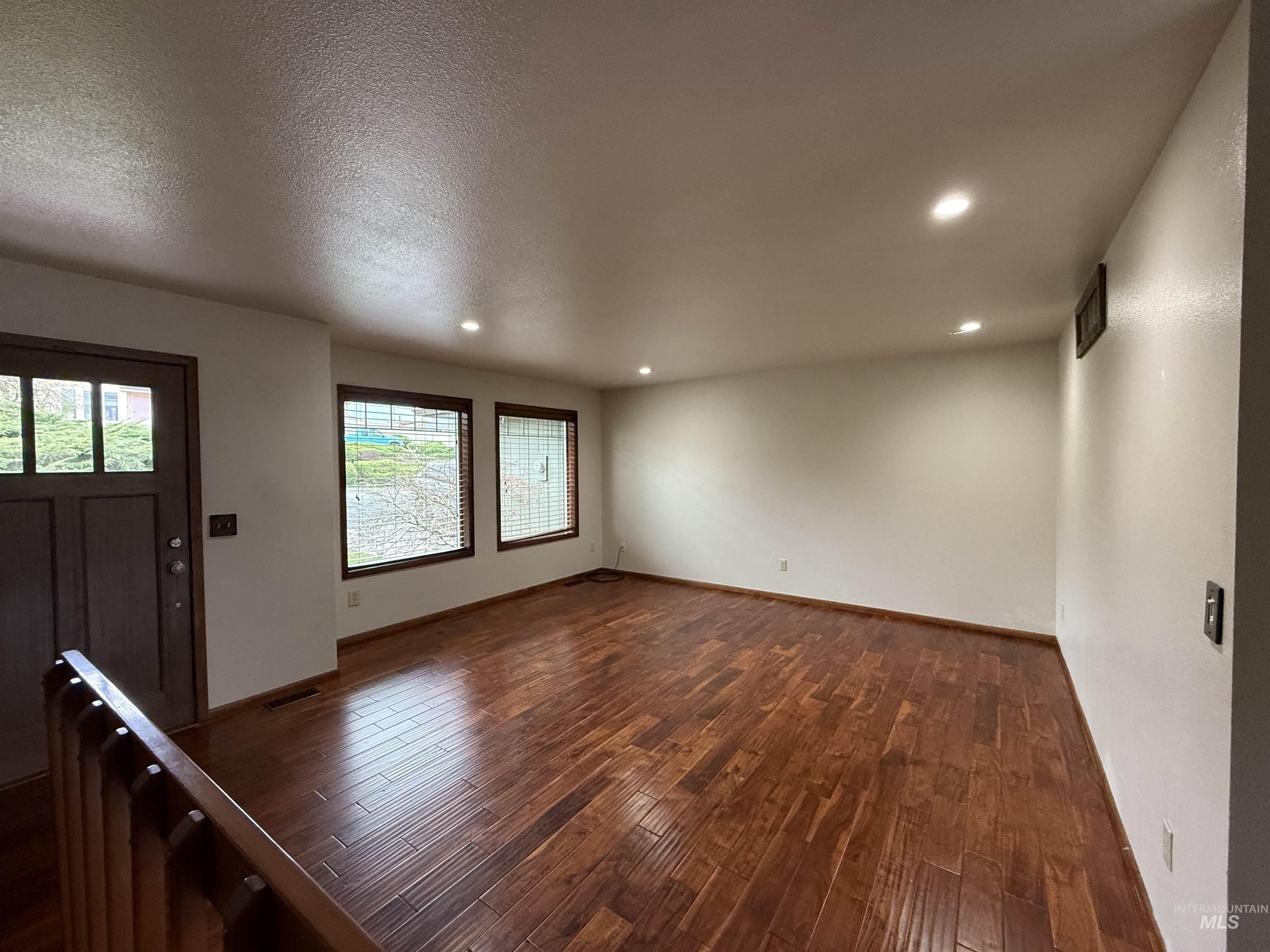 2414 Linda Lane Property Photo 3