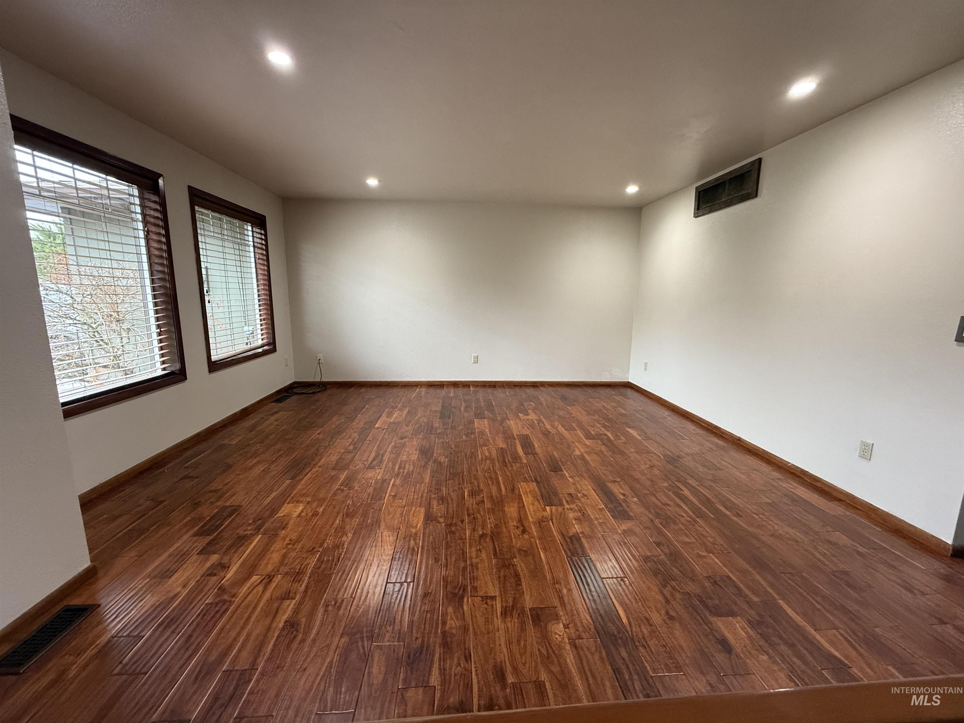 2414 Linda Lane Property Photo 4