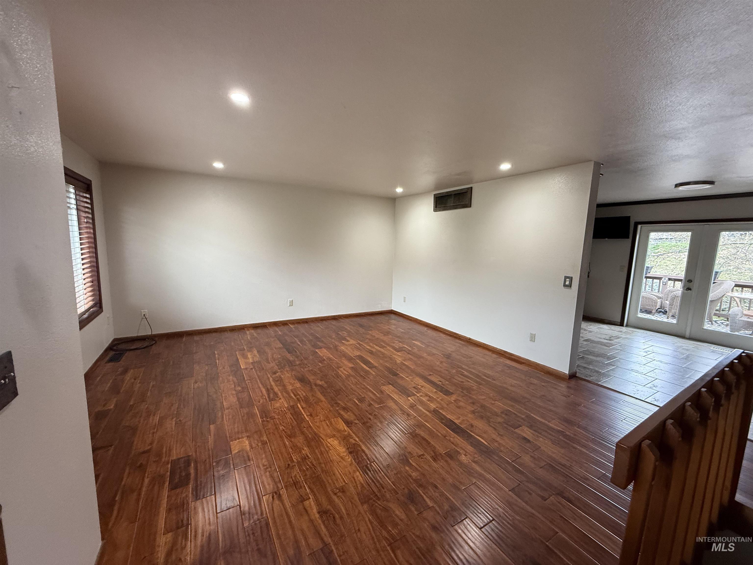 2414 Linda Lane Property Photo 5