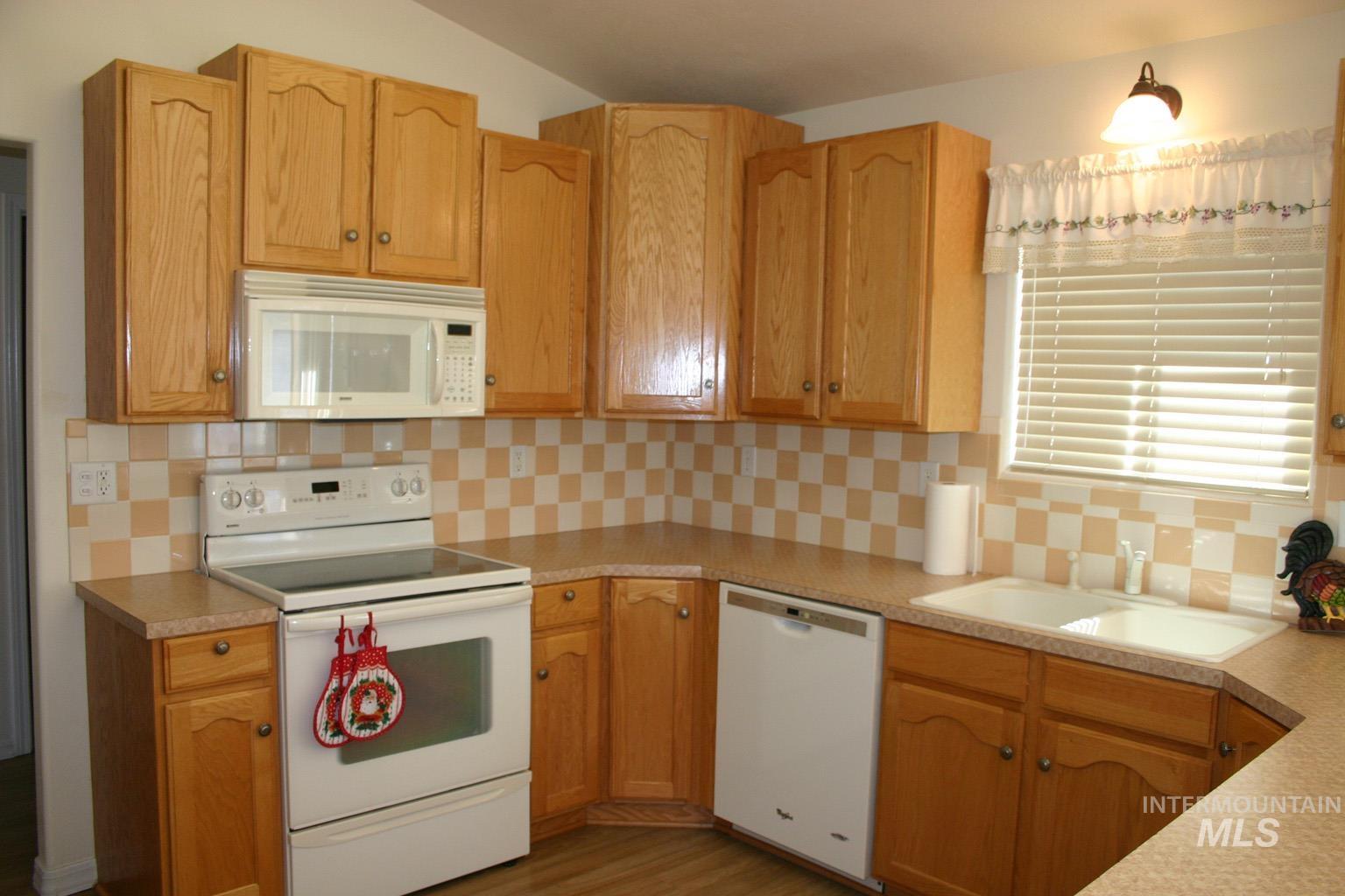 723 Raindrop Dr. Property Photo 3