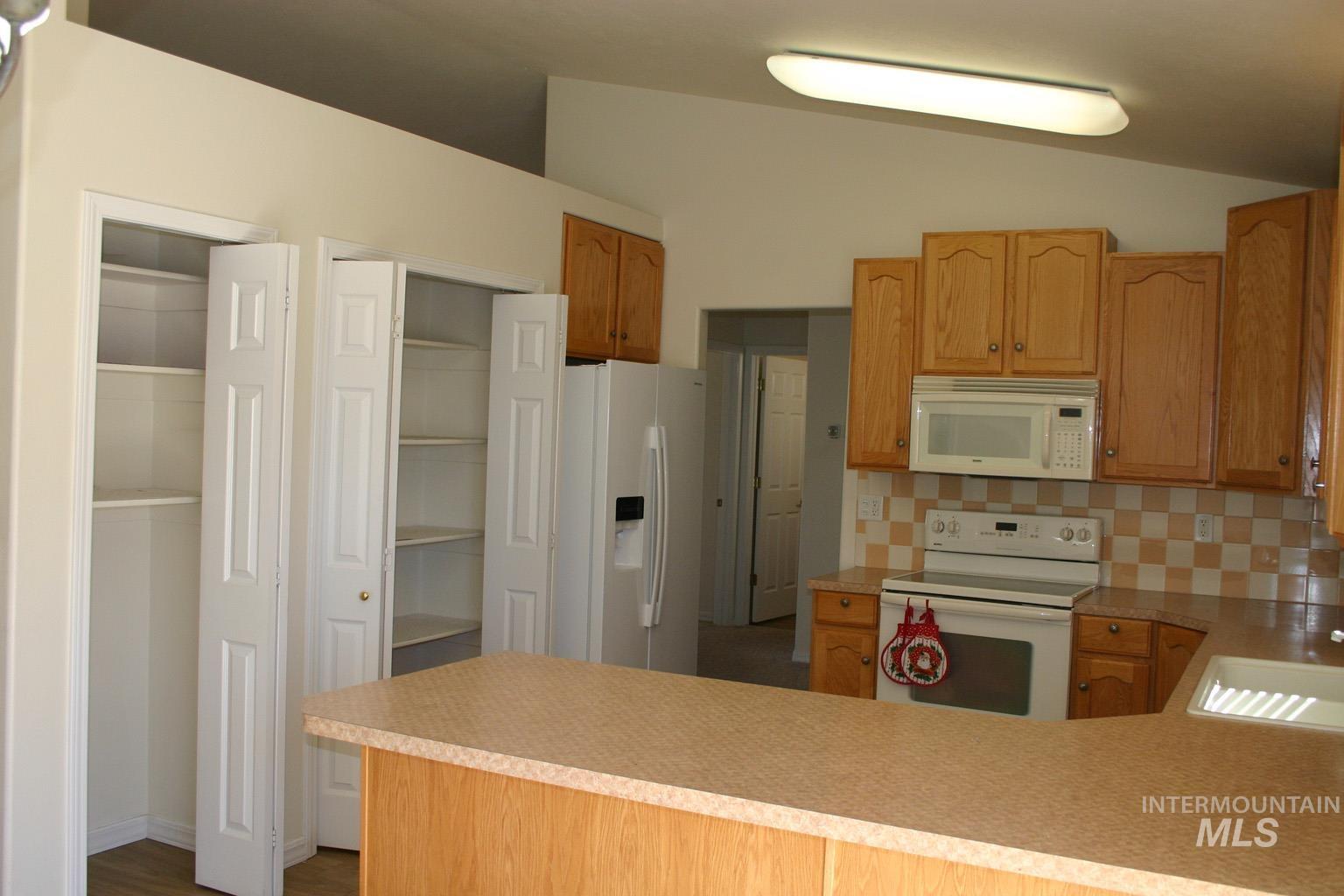 723 Raindrop Dr. Property Photo 5