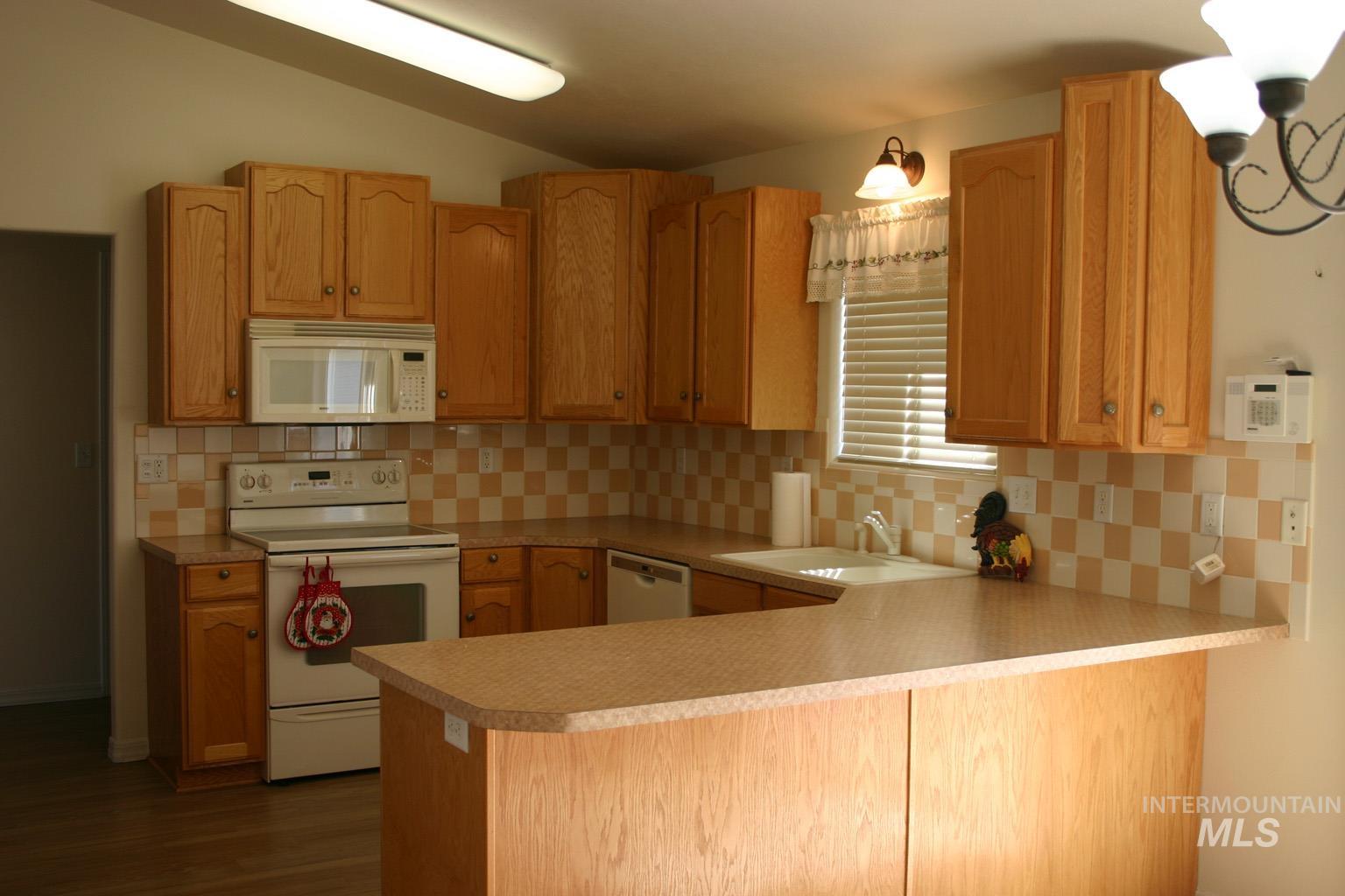 723 Raindrop Dr. Property Photo 6