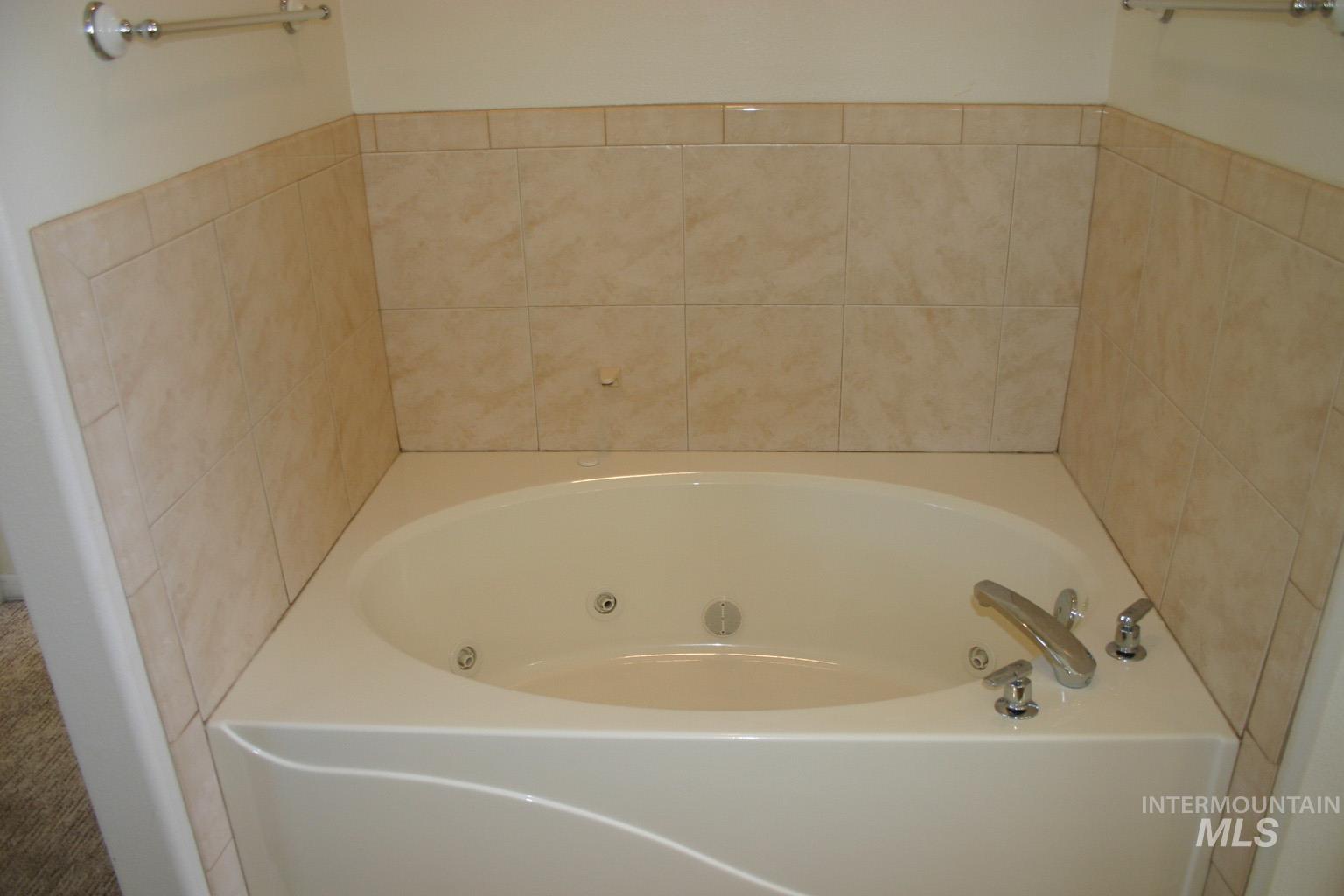 723 Raindrop Dr. Property Photo 14