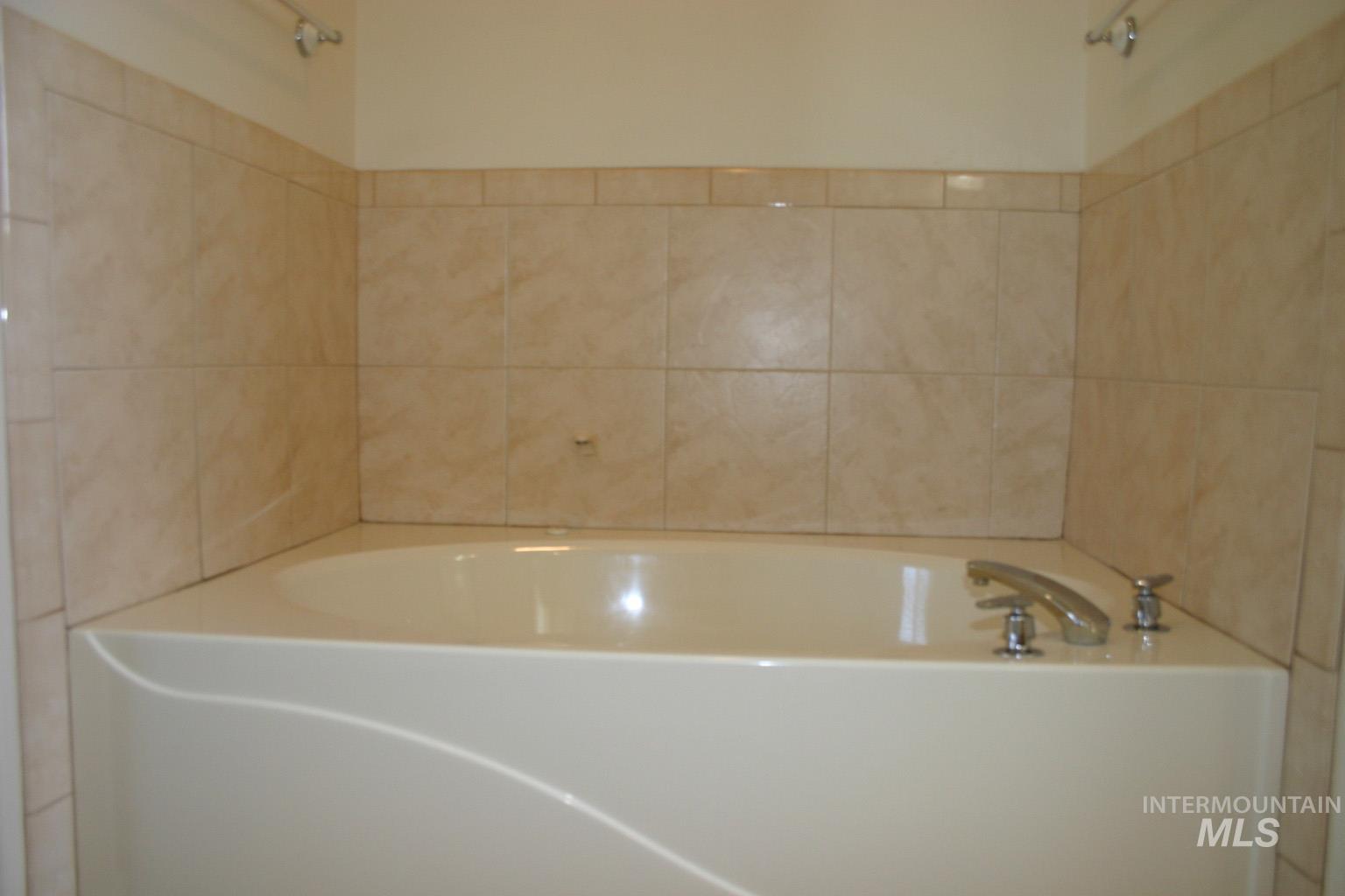 723 Raindrop Dr. Property Photo 15