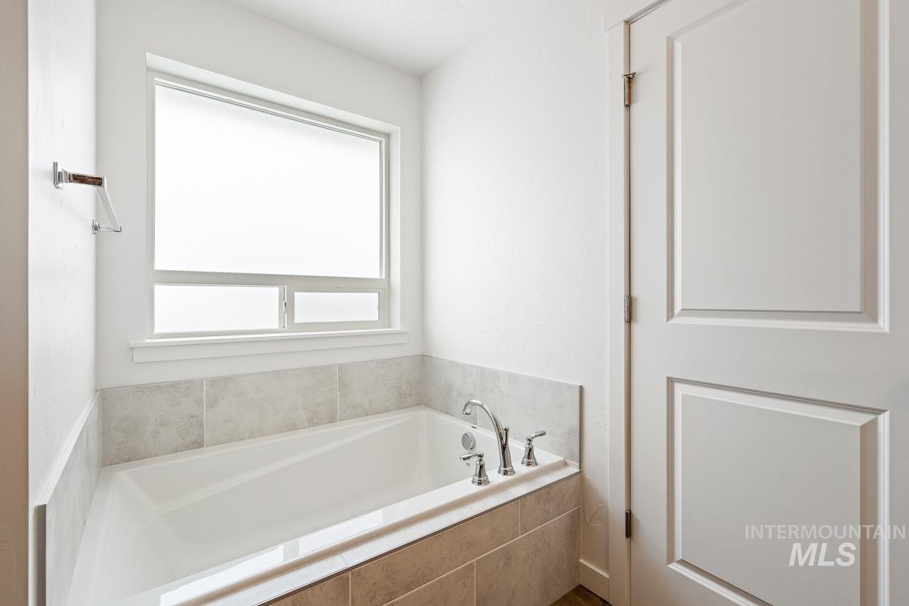 19148 Red Eagle Way Property Photo 4
