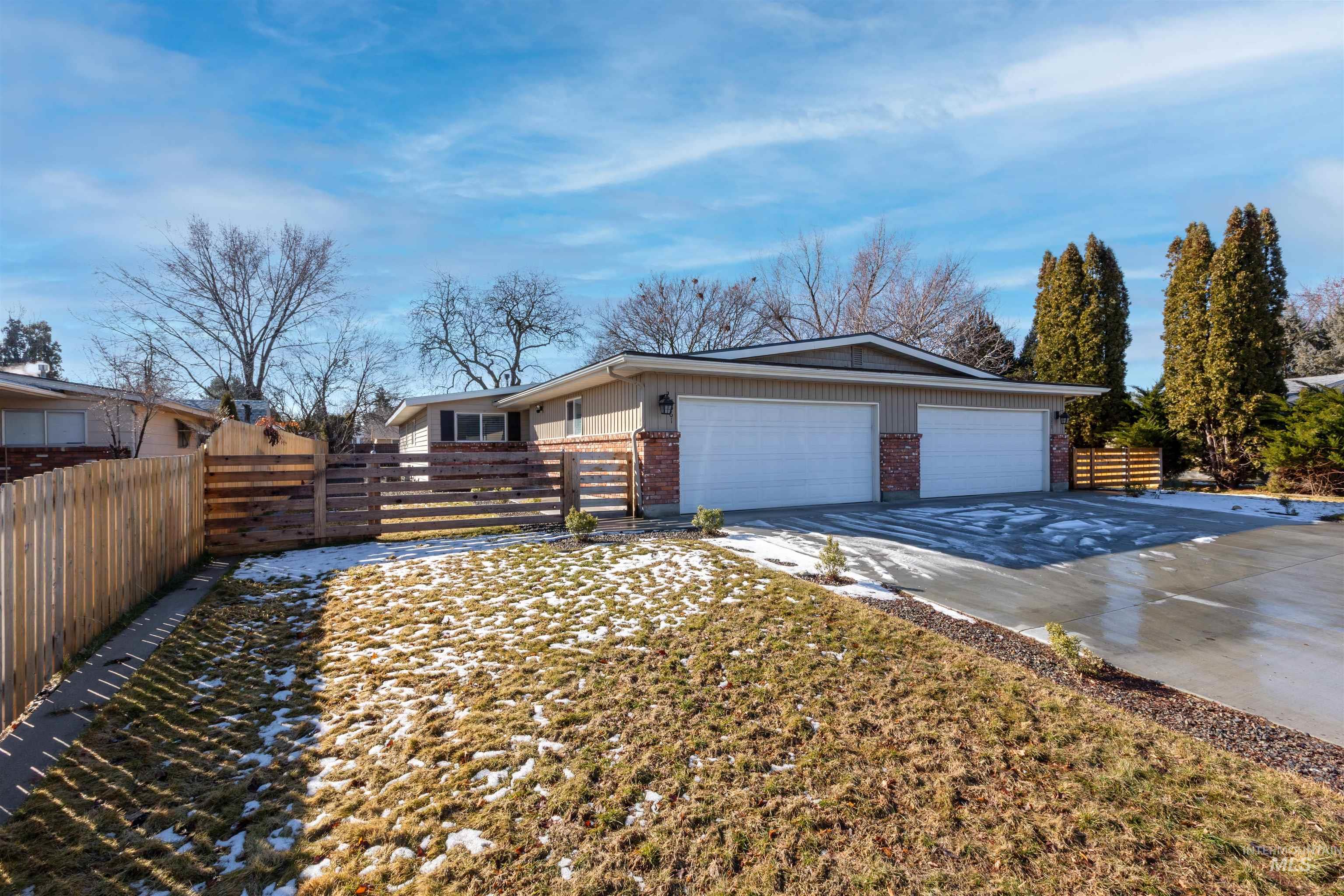 8561 W Goddard Property Photo