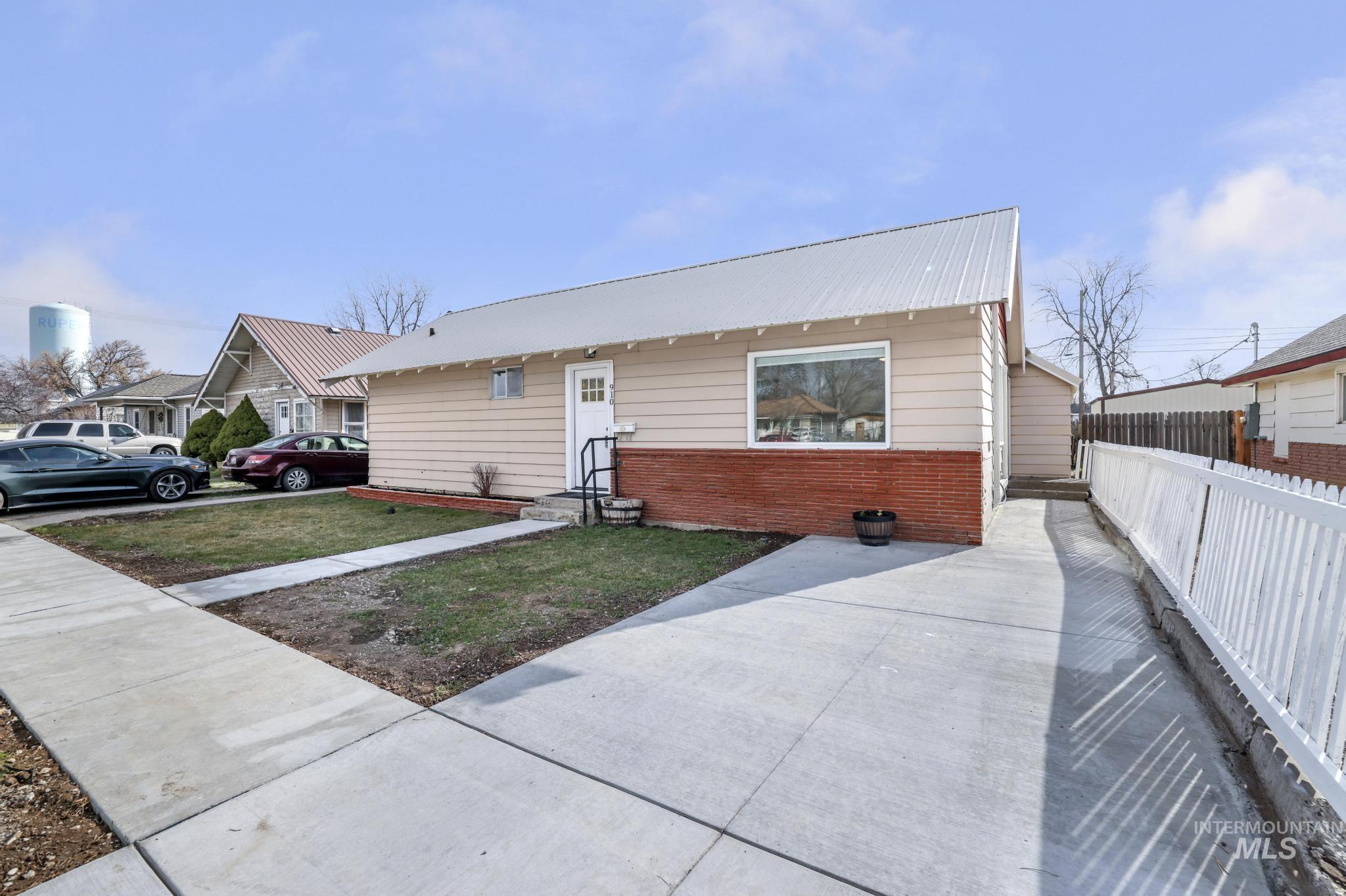 910 C Street Property Photo 1