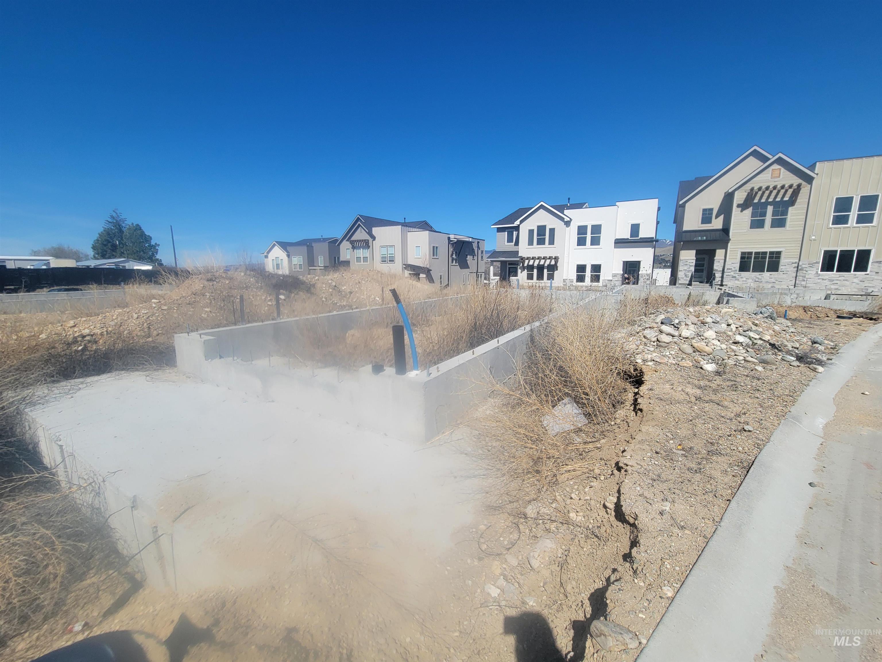 1207 E Echelon Ridge Ln Property Photo 1